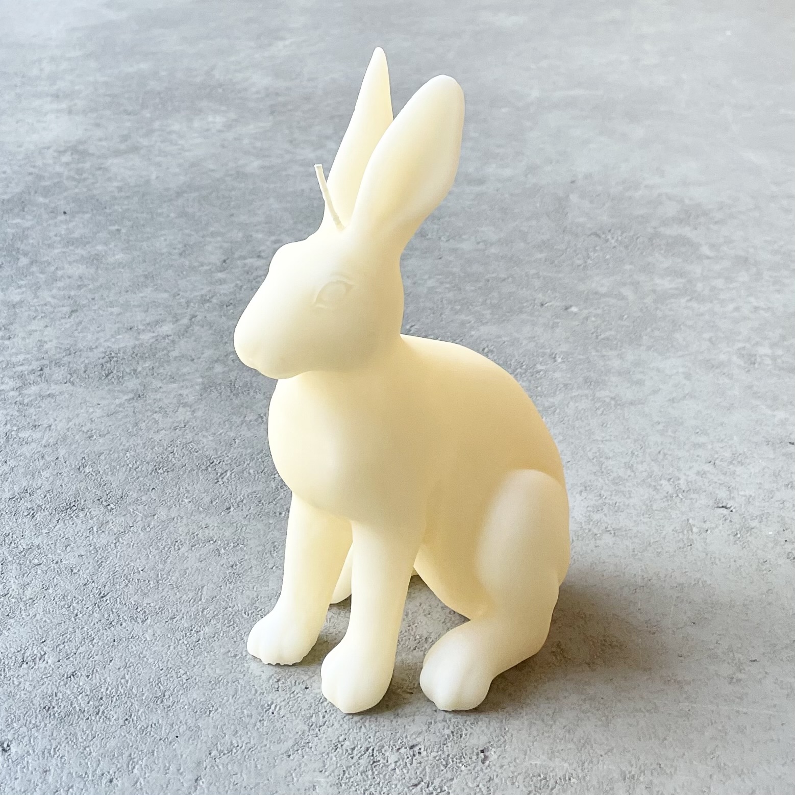 SAMT gelackte Objektkerze "Hase" H22cm, Quitte