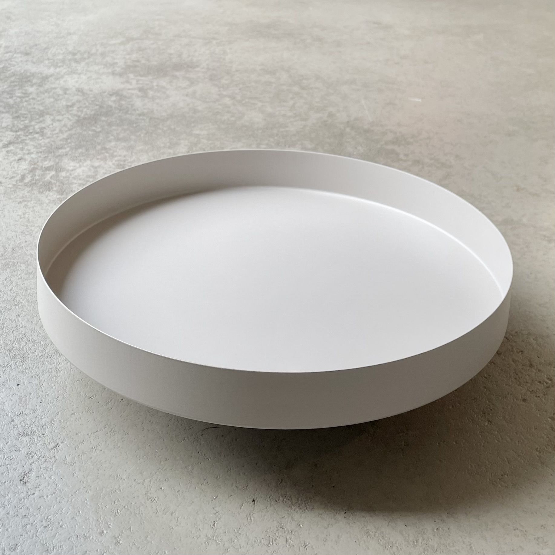 Metall-Tablett "Erik" auf Fuß D39,5cm, taupe