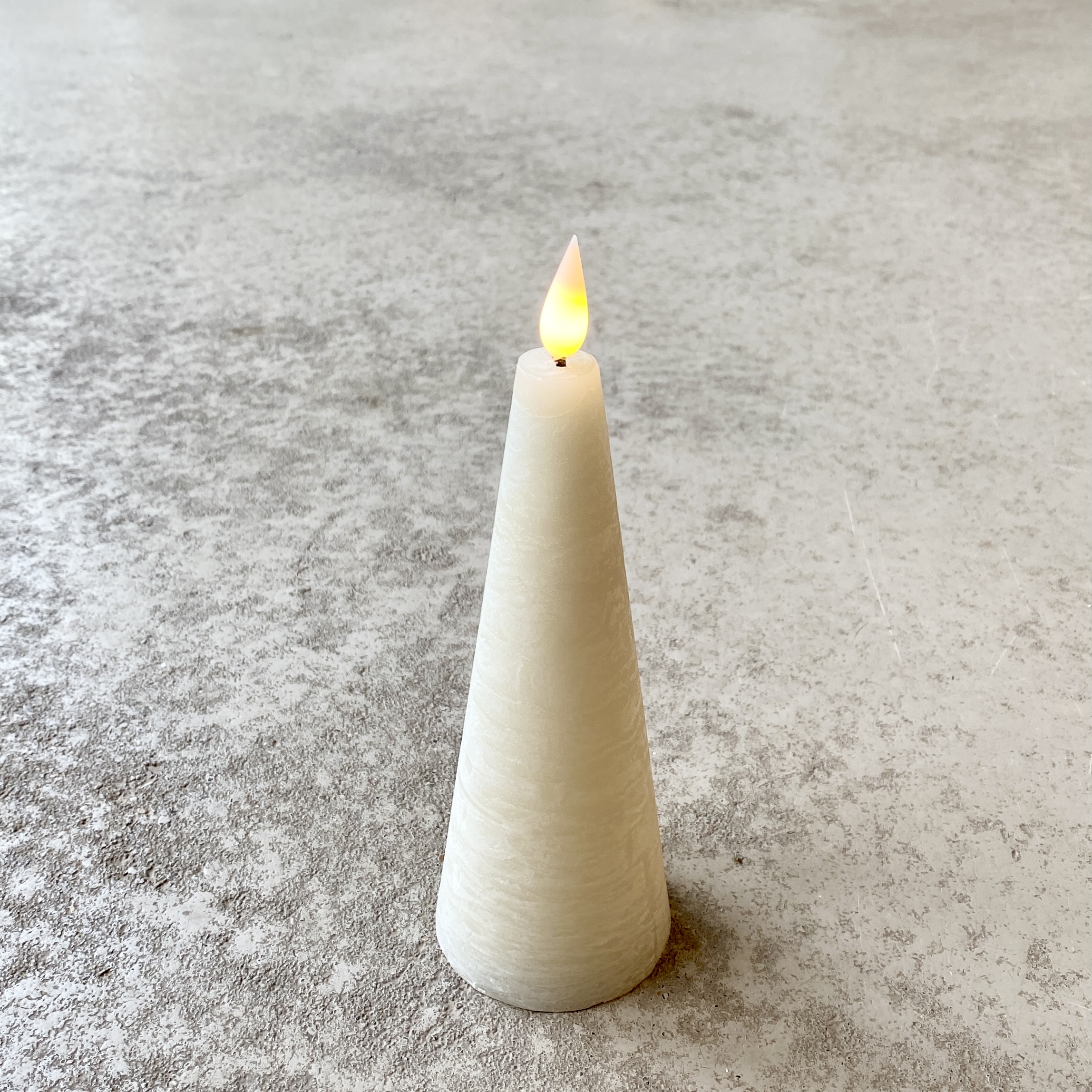 LED-Kerze Cone M H21cm, greige