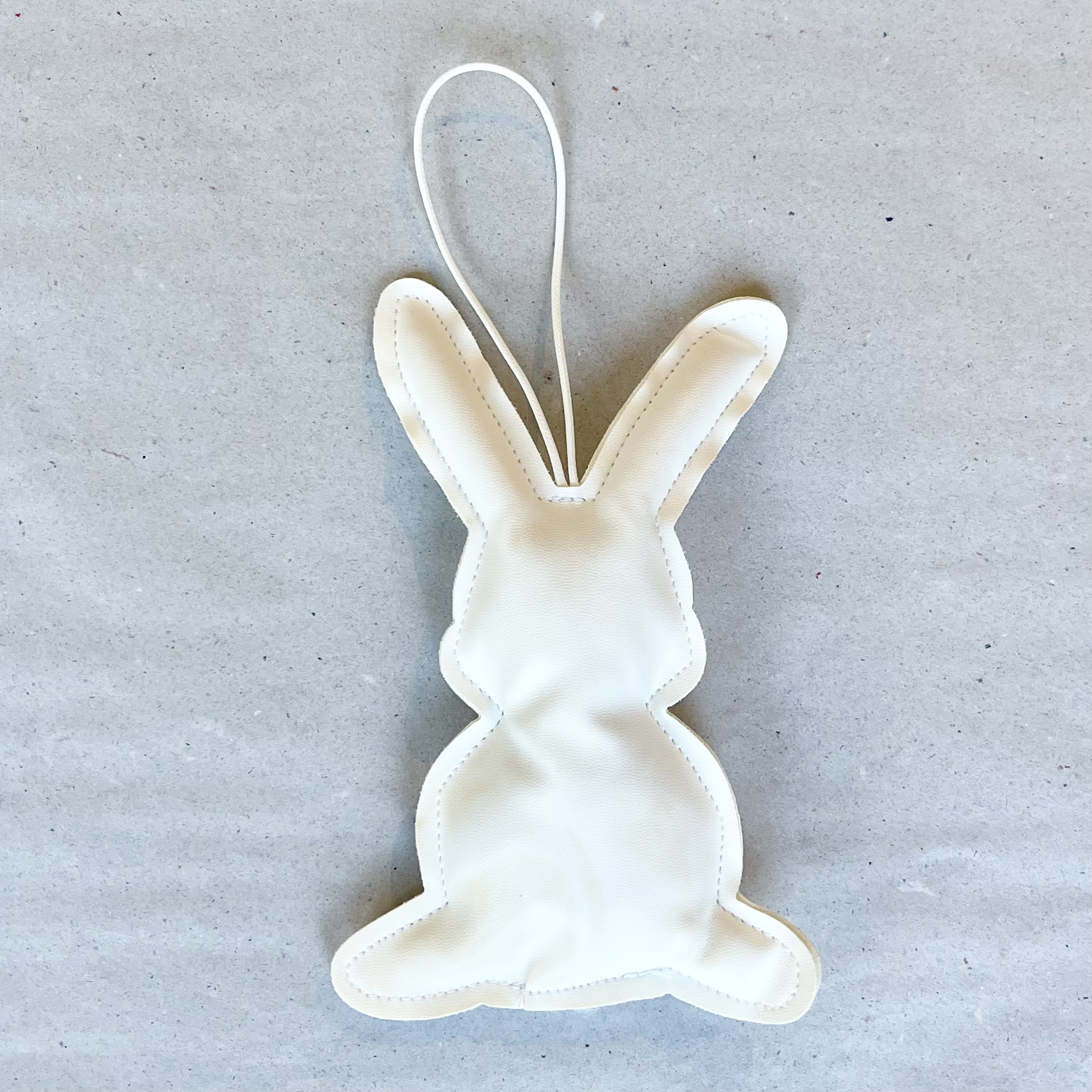 Kst.Leder Hase"Jonne"H17,5cm,weiß