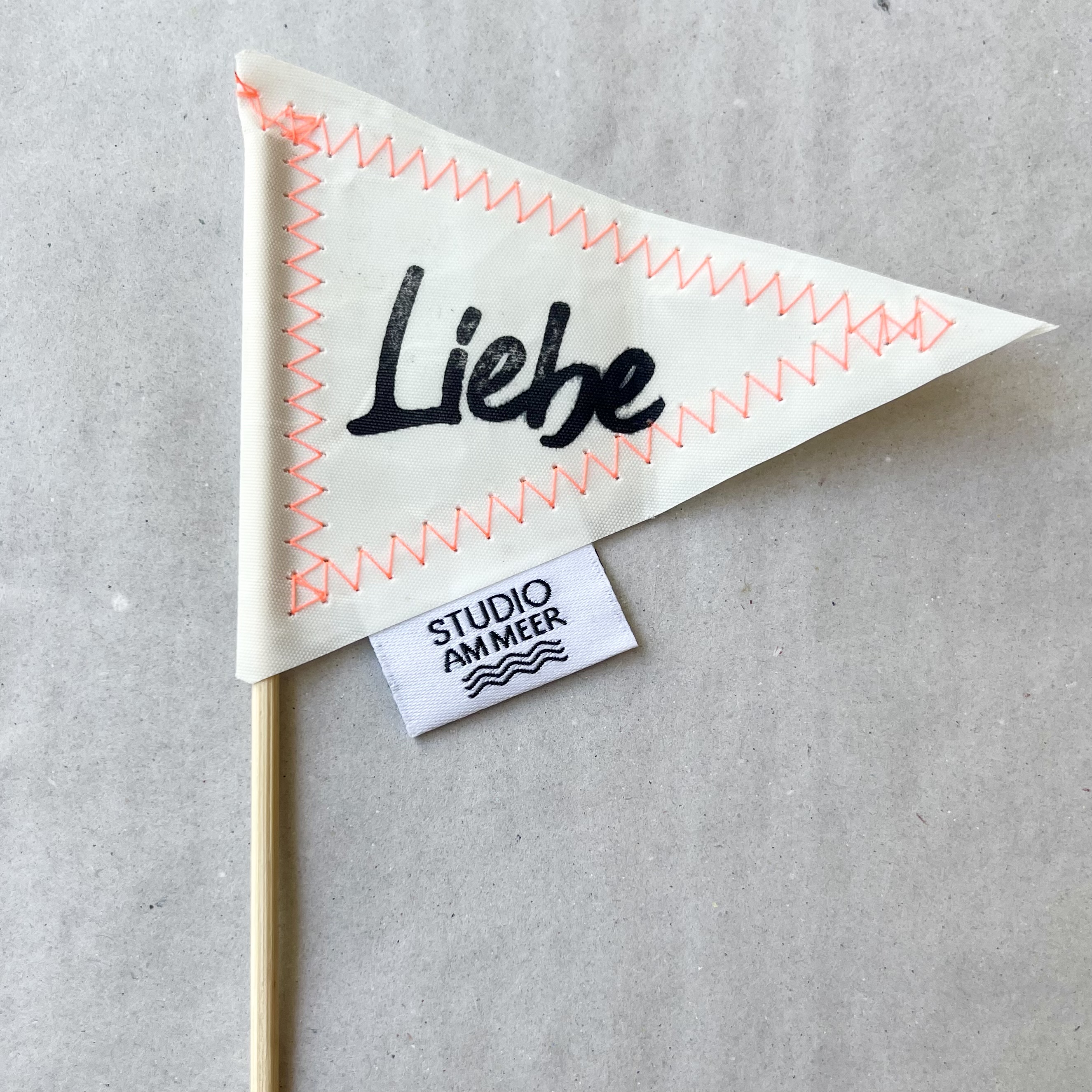 Segeltuch Deko-Fähnchen "Liebe" L29,5cm, weiß/orange/schwarz
