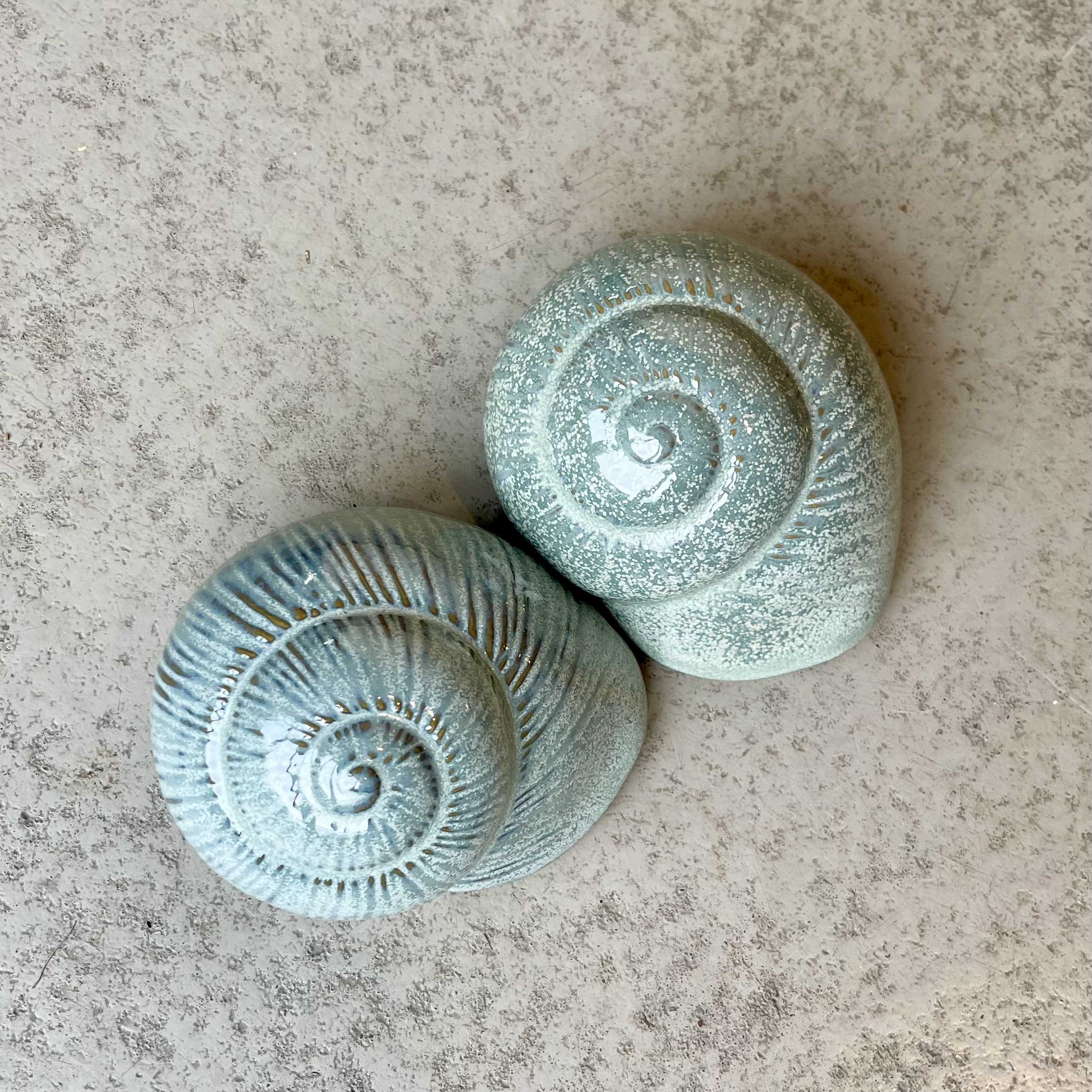 Ker.Muschel"Merle",D9H7cm, blau-grau