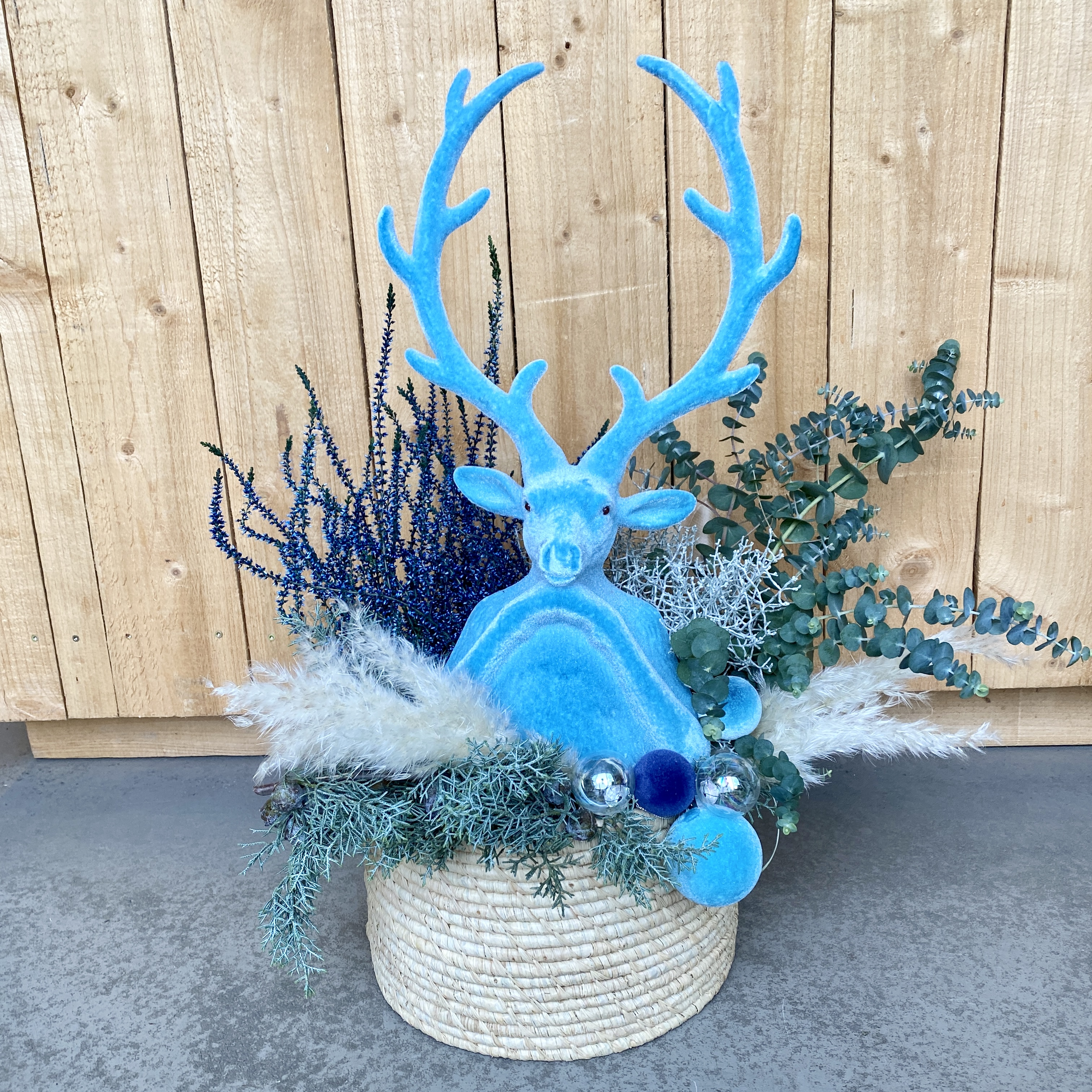 Korb mit pflanzlicher Gestaltung H62cm, türkis