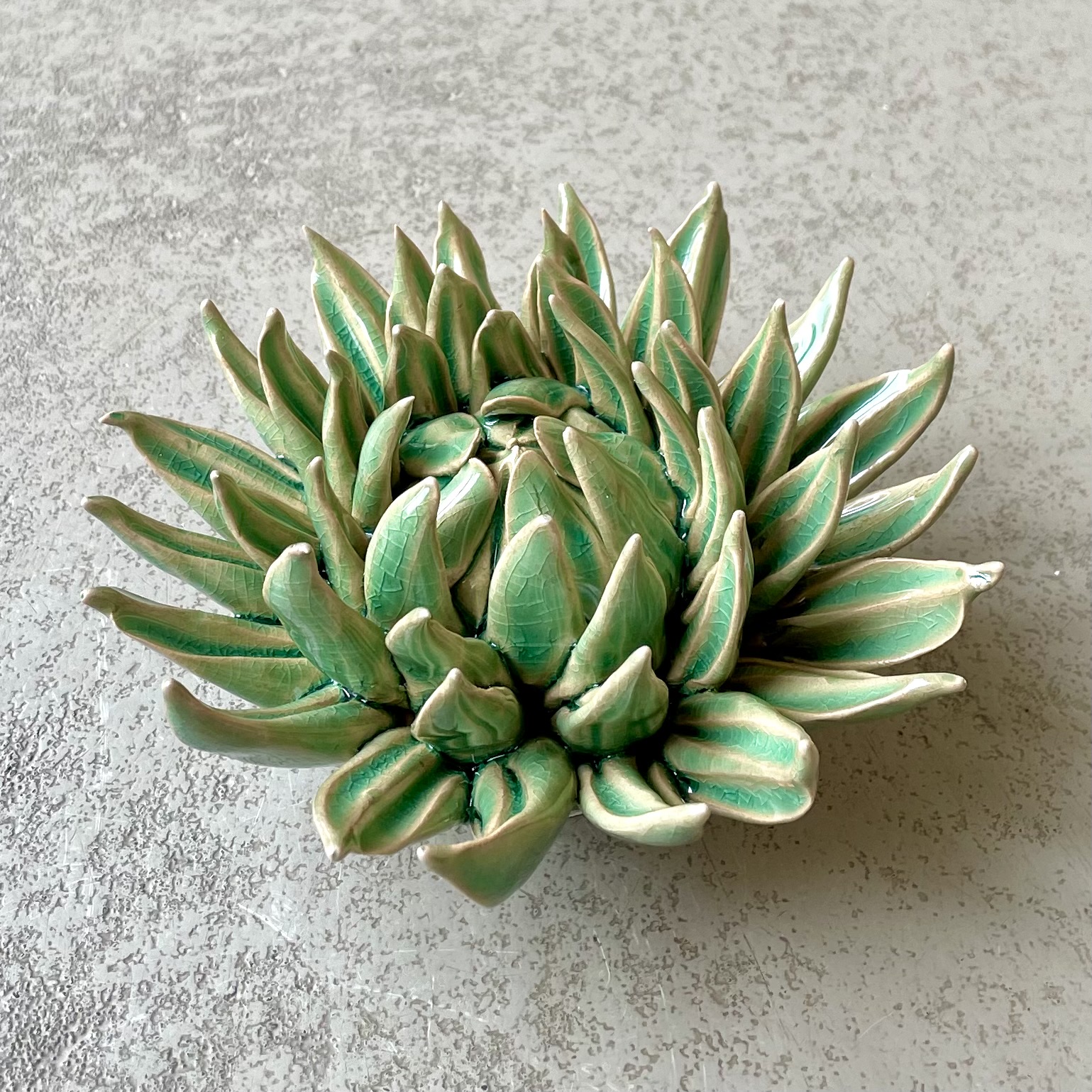 Keramik Blume "M" hellgrün