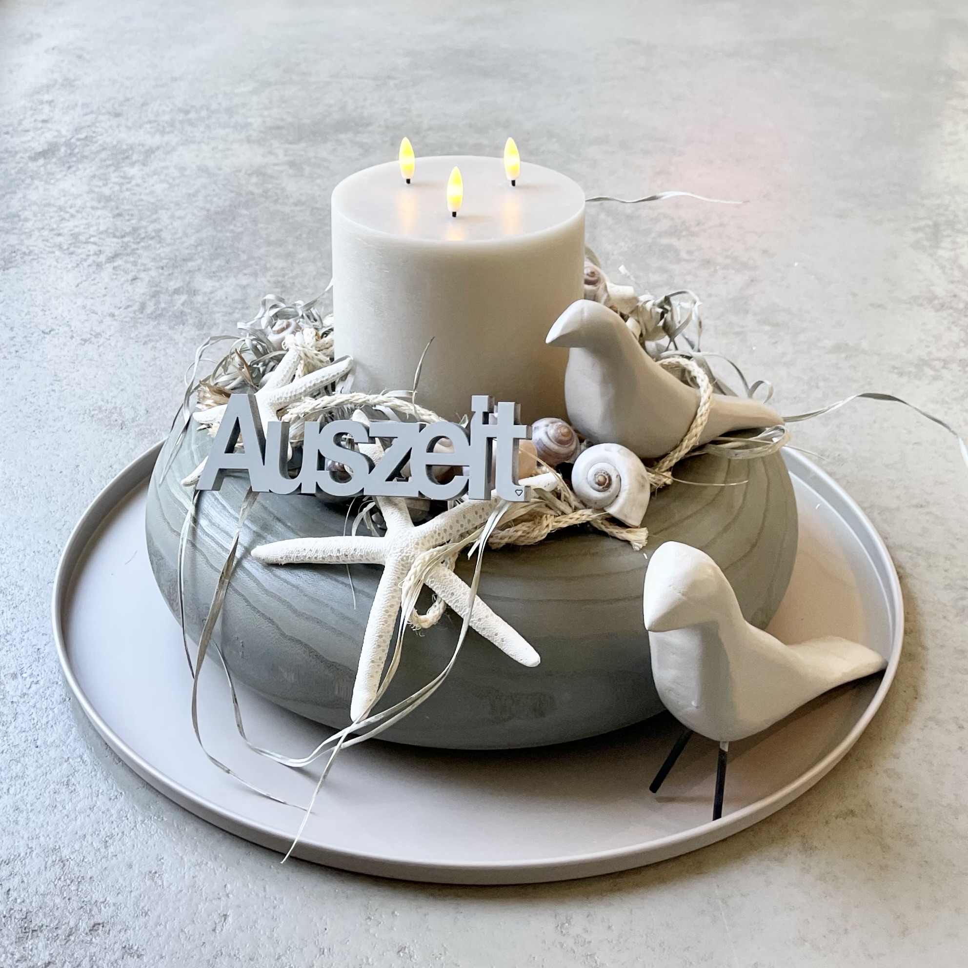 Großer Sommerkranz  "AUSZEIT" mit LED-Dreidochtkerze D50cm, taupe/grau/weiß