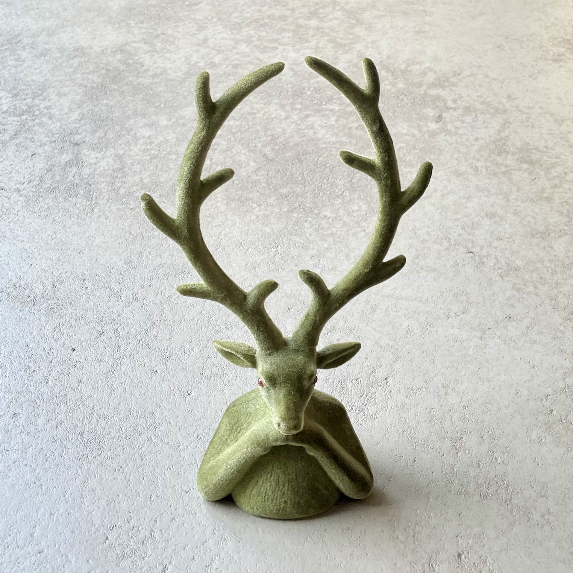 Kst. Hirschkopf "Tasko" H30cm, dunkelgrün