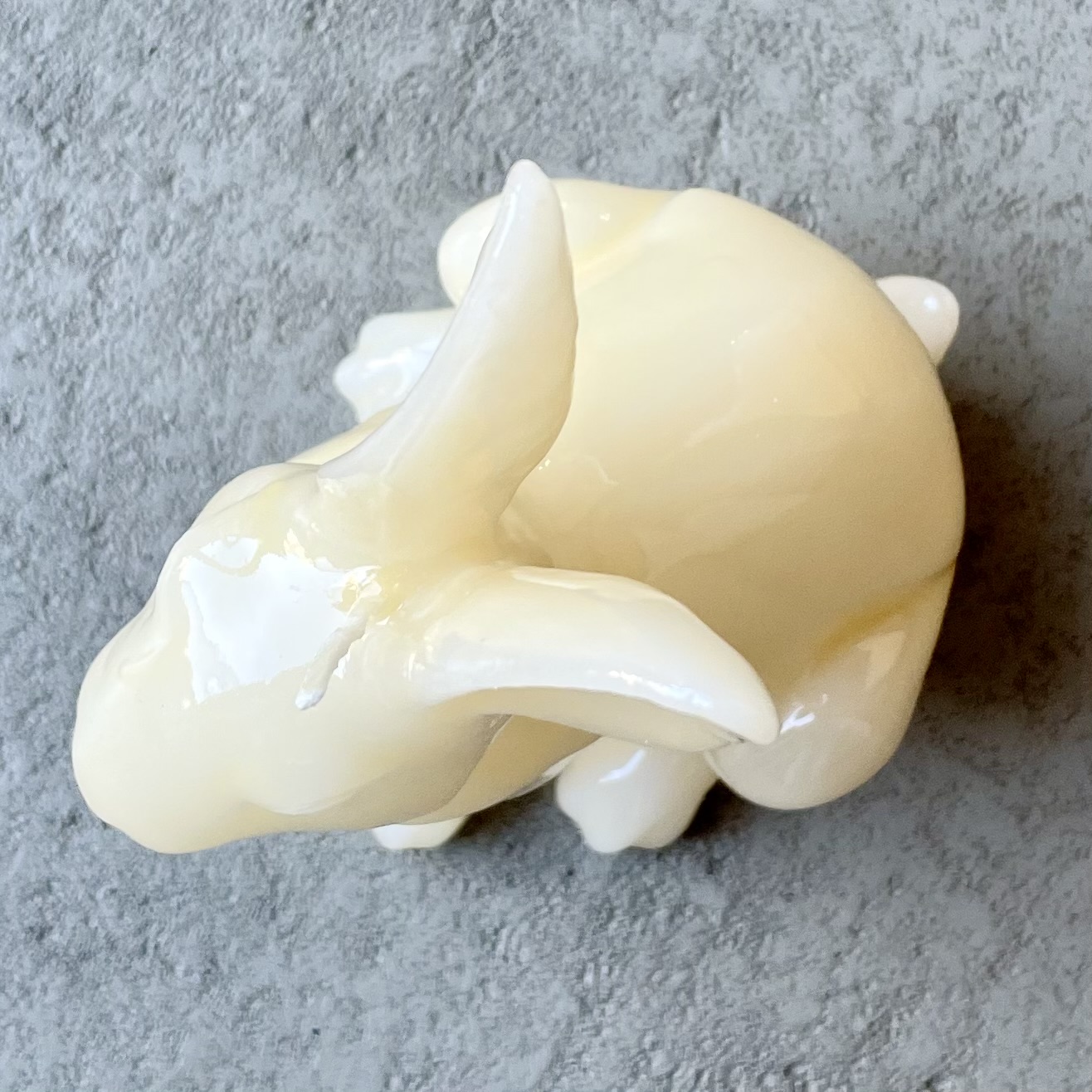 Hochglanz Objektkerze "Hase" H22cm, Quitte