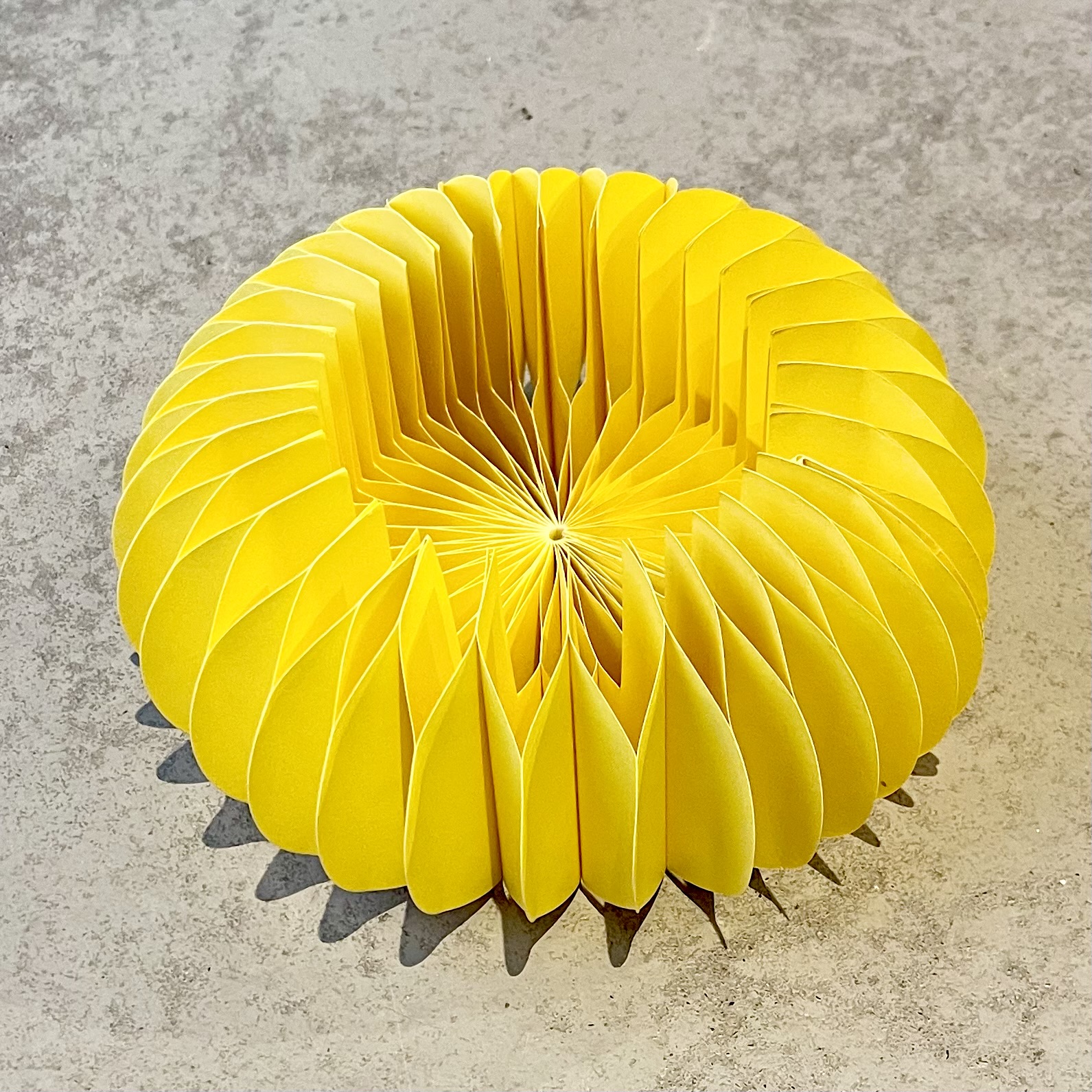 Pap.Sockel"Dacia",D28H13cm,gelb