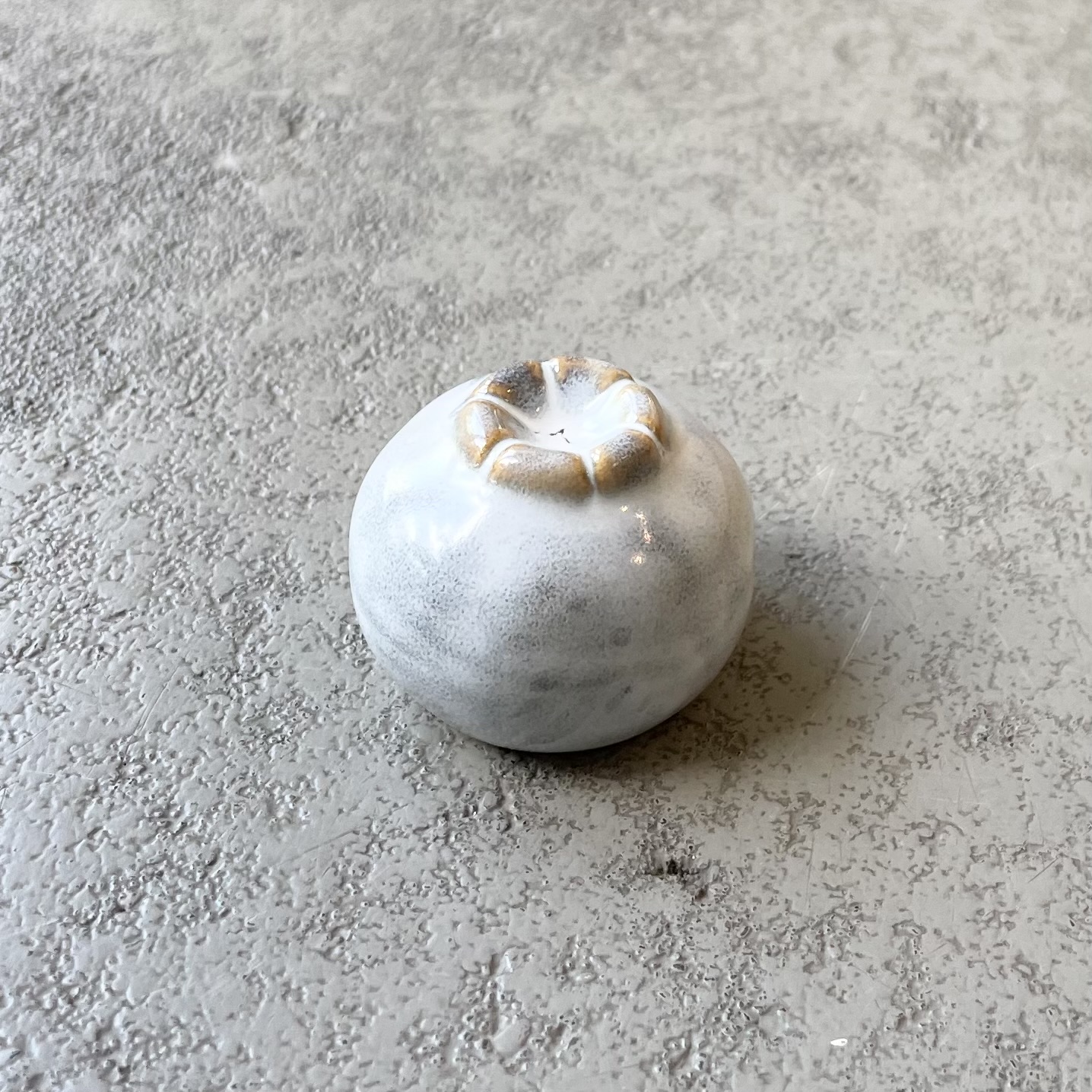 Keramik-Mohnkapsel "Mohna" D4cm, grau