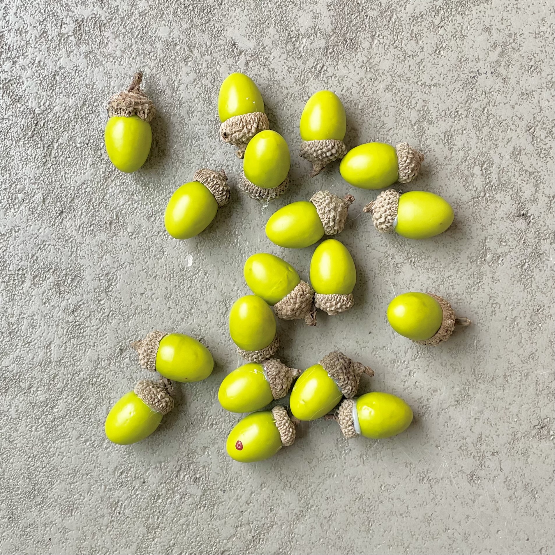 Eicheln "Nuts" x18/Btl. L3cm, grün
