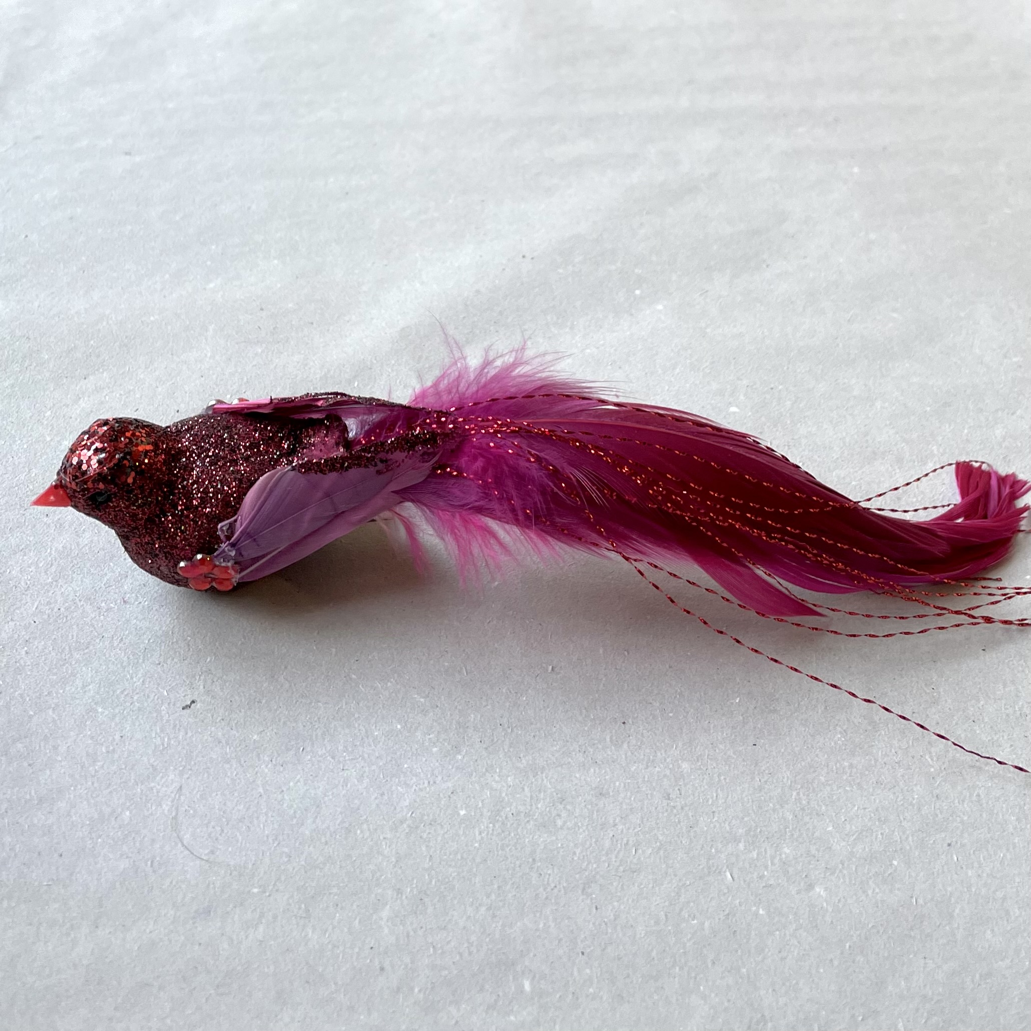 Feder-Vogel "Timor" mit Clip L23cm, beere