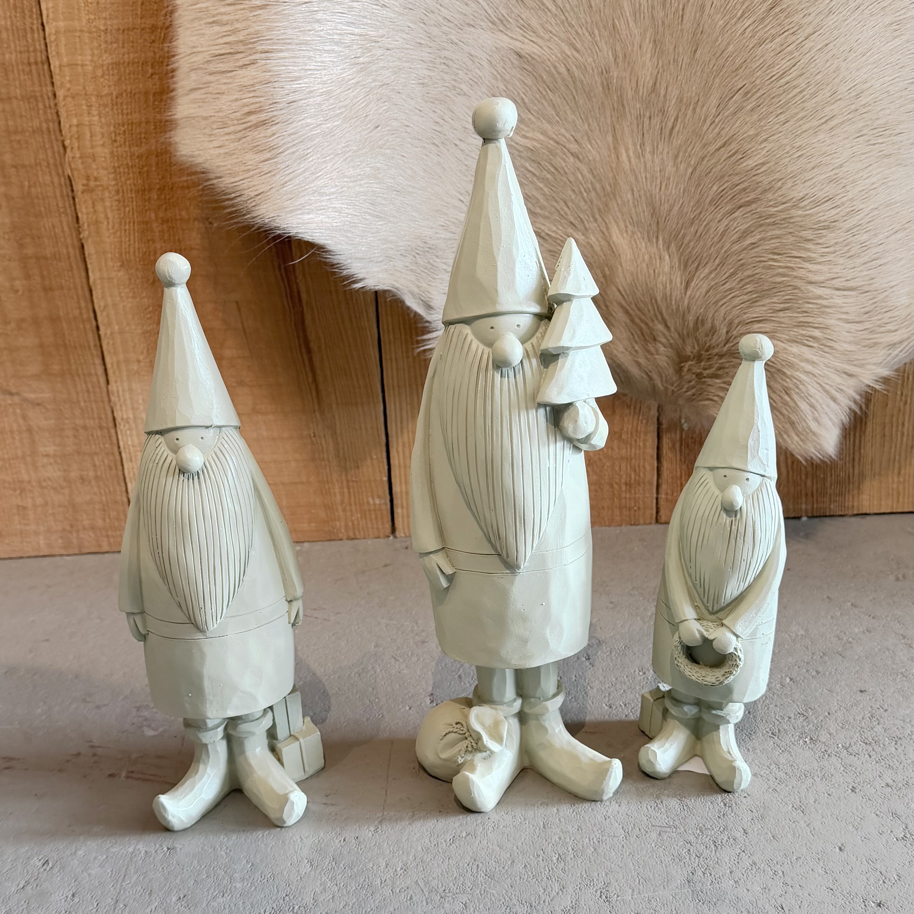 Poly Santa "Gino" Tanne, H32cm, grün