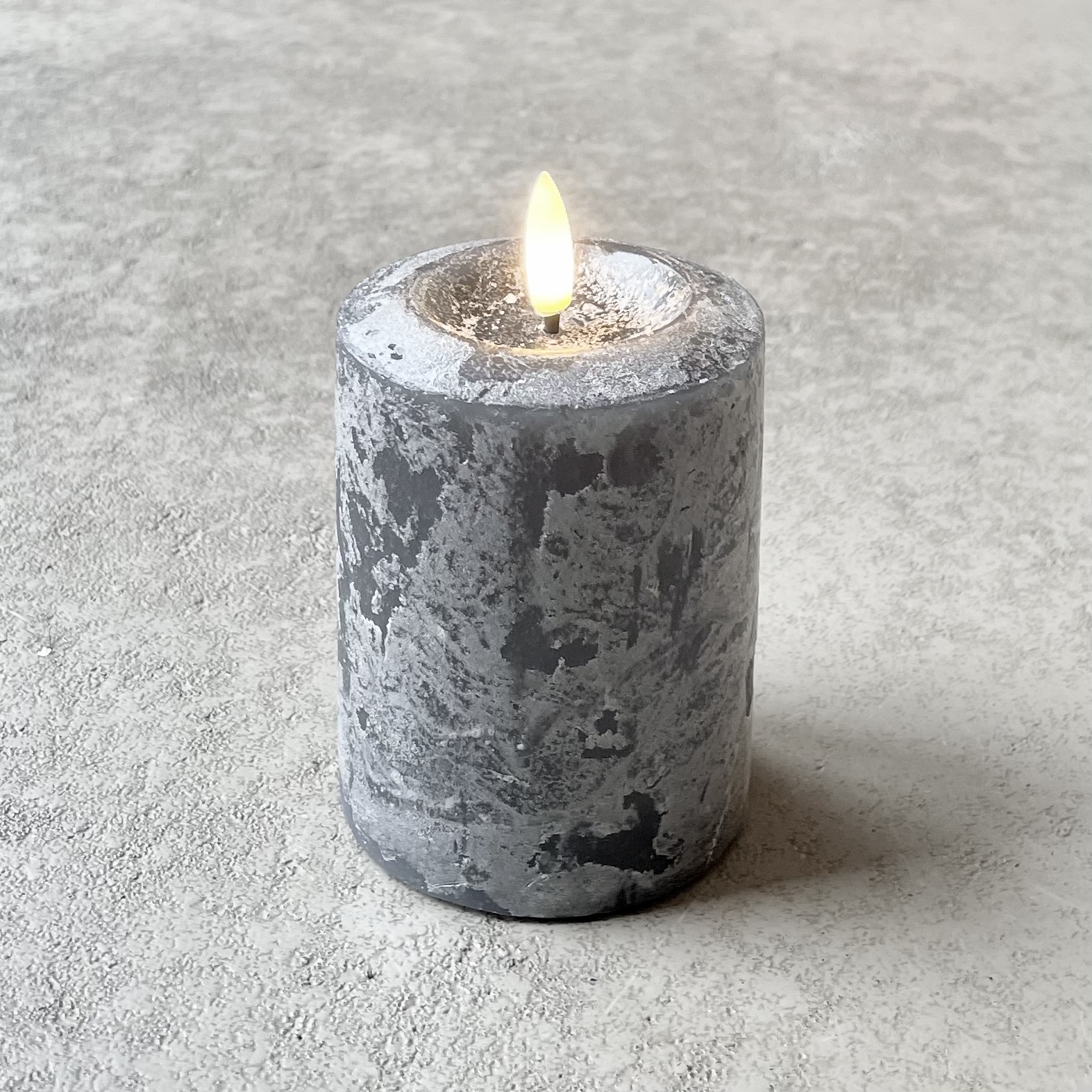 LED-Kerze "Florale" H10cm, dark grey frosted finished