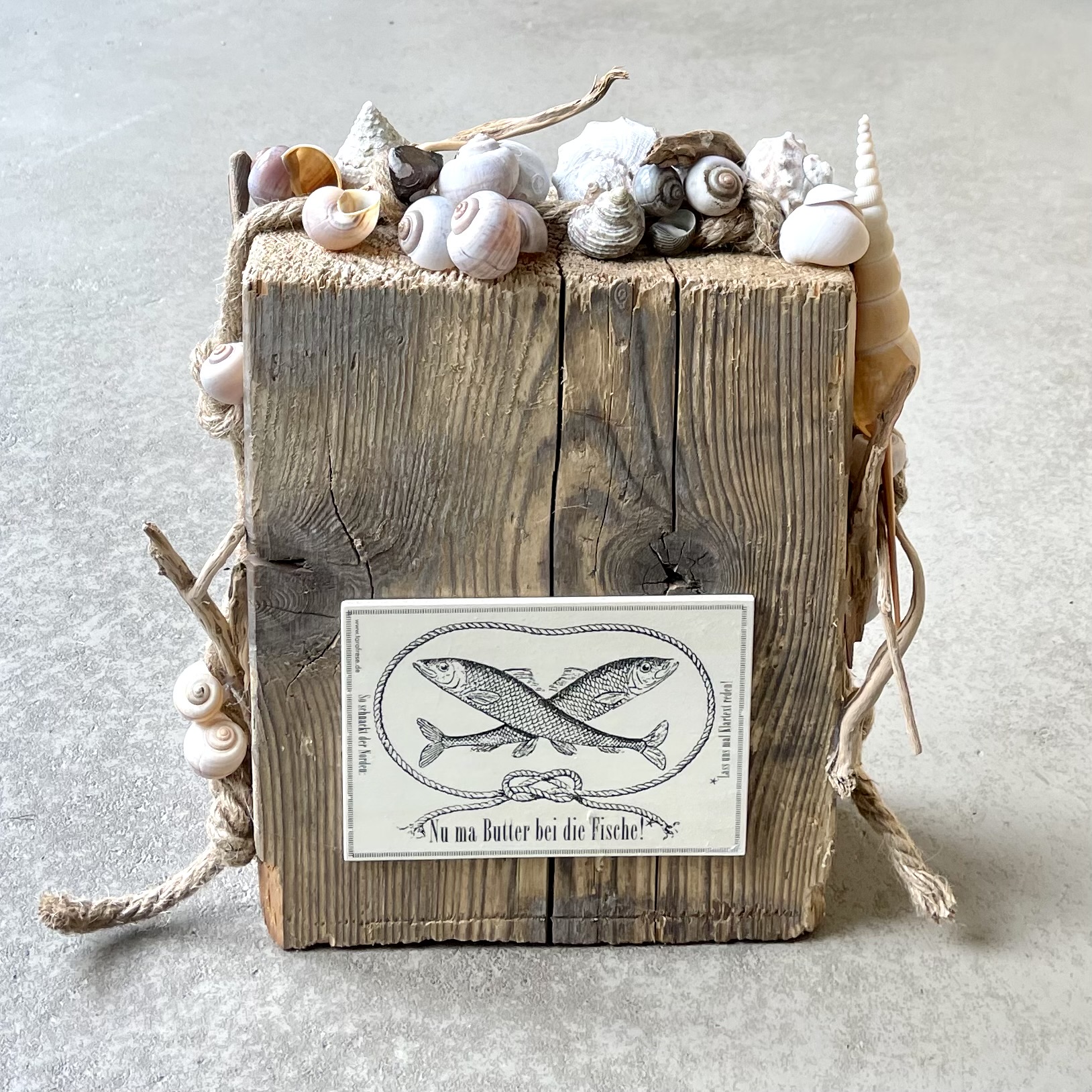Altholz zum Stellen "Nu ma Butter bei die Fische" L27cm