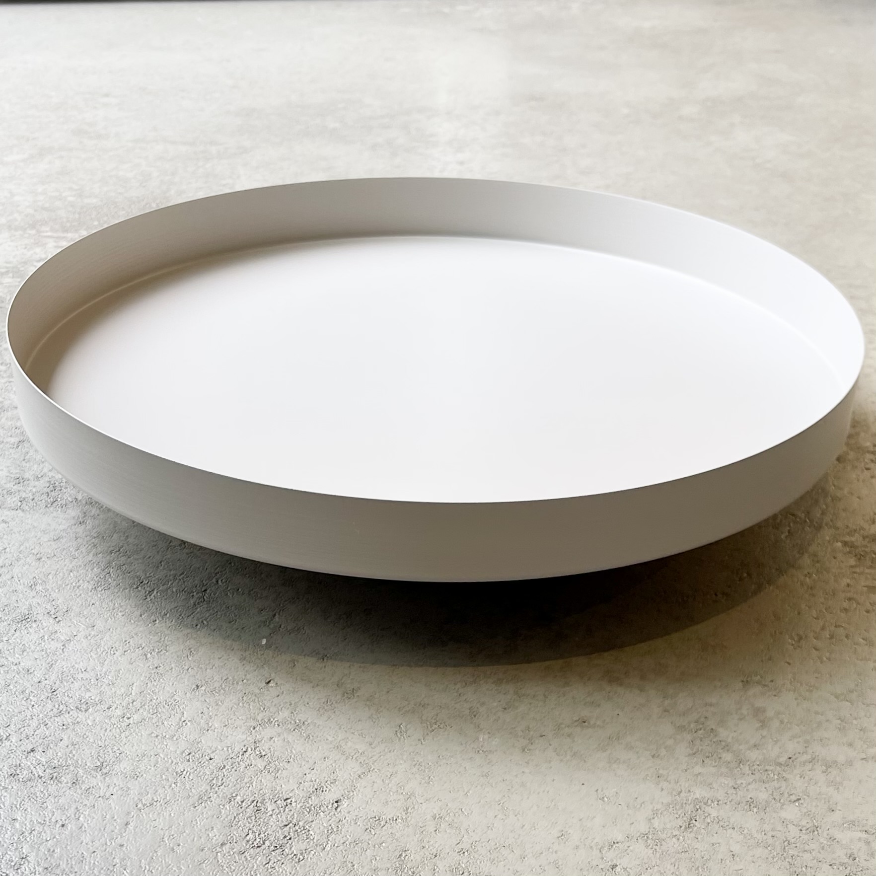 Metall-Tablett "Erik" auf Fuß D50cm, taupe
