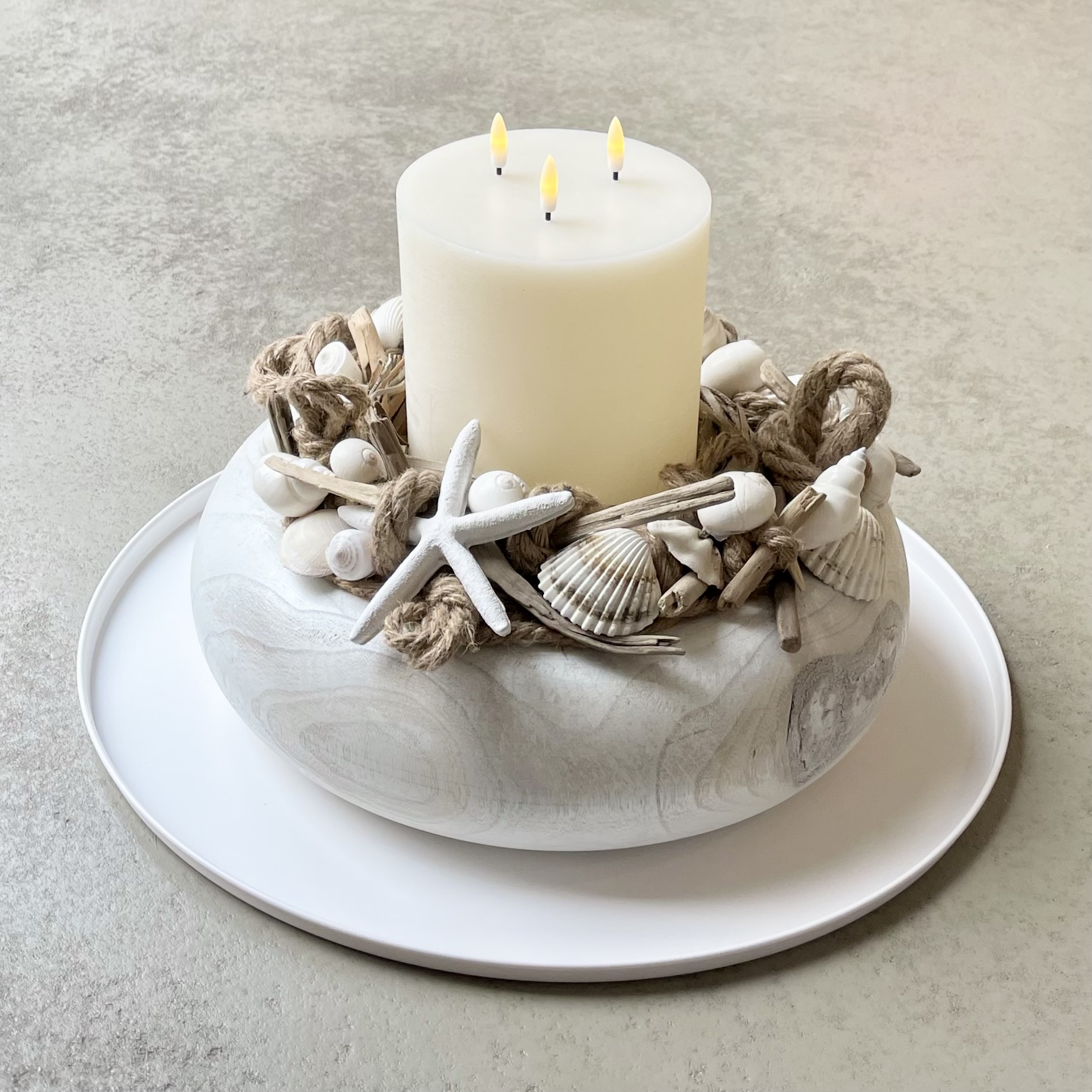 Großer Sommerkranz "Seestern" auf Metalltablett mit LED-Dreidochtkerze ,D50cm, weiß/natur/creme