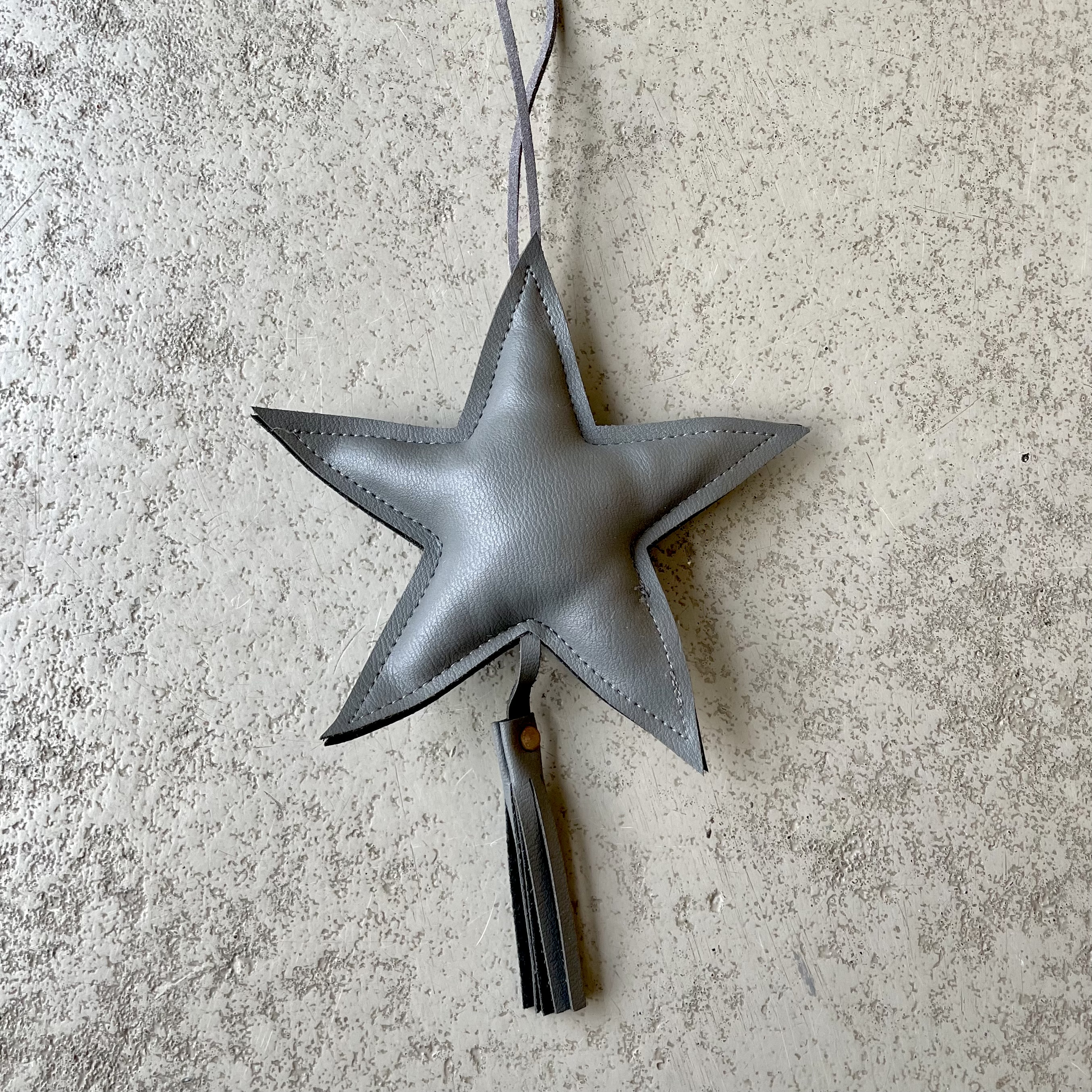 Hänger Stern aus Kunstleder D14cm, grau