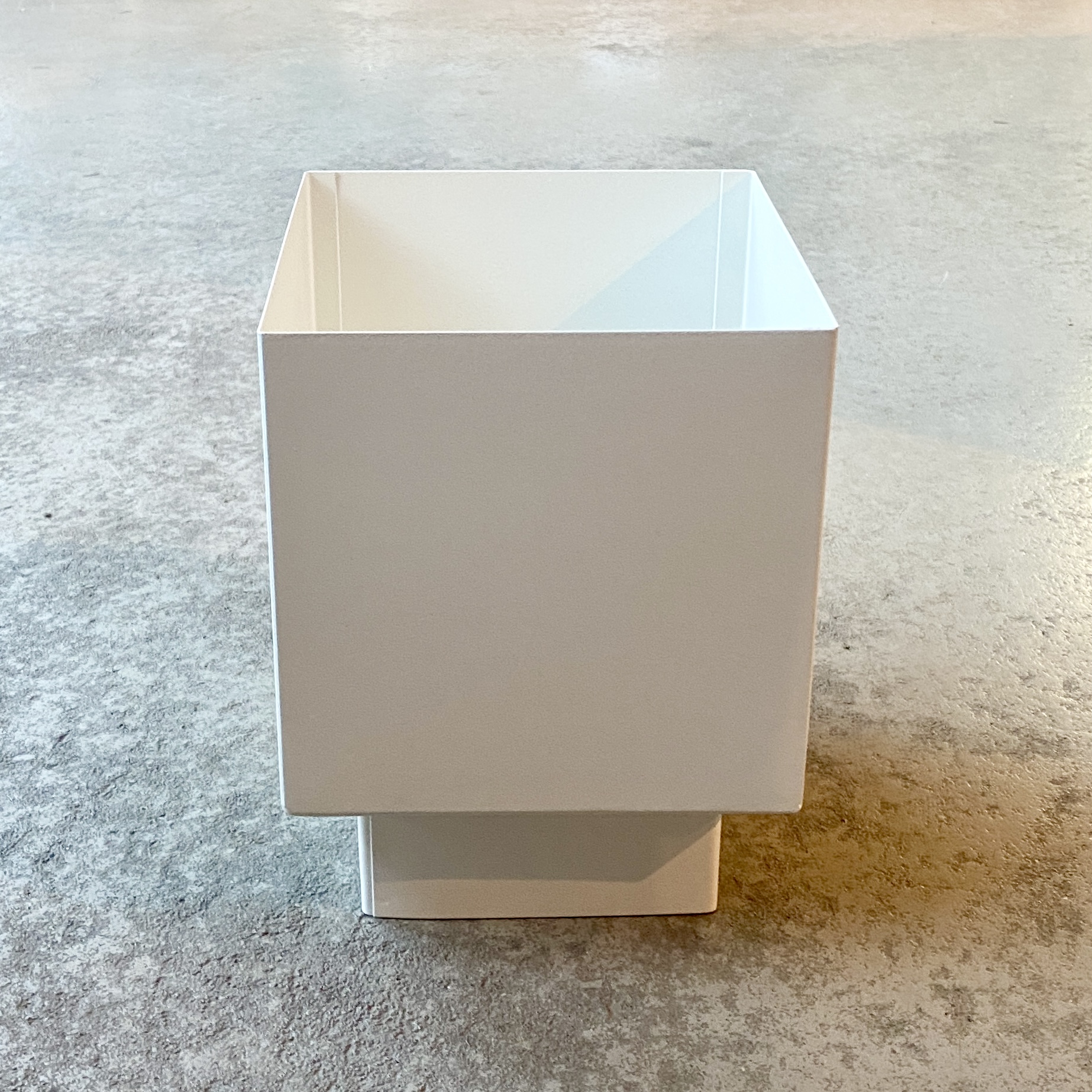 Metall-Kasten "Erik" quadratisch auf Fuß L15cm, creme