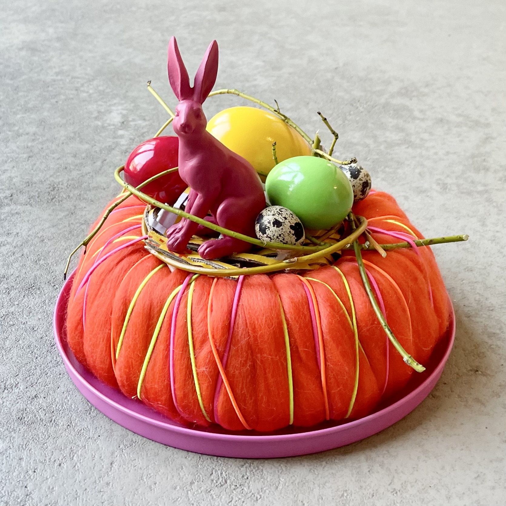 Kleiner Osterkranz "Hasennest" D25cm, orange/pink/neon bunt