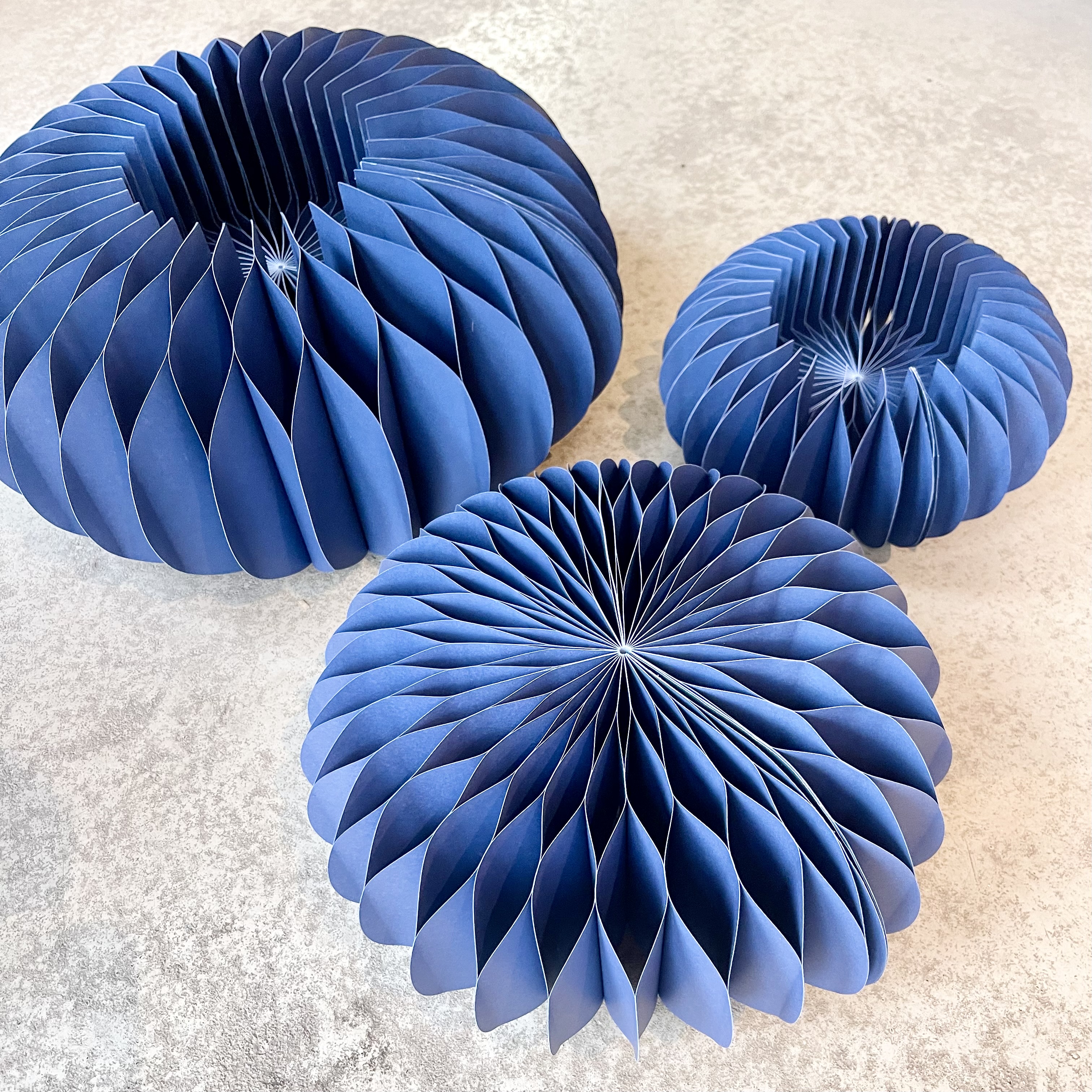 Pap.Sockel"Dacia",D28H13cm, blau