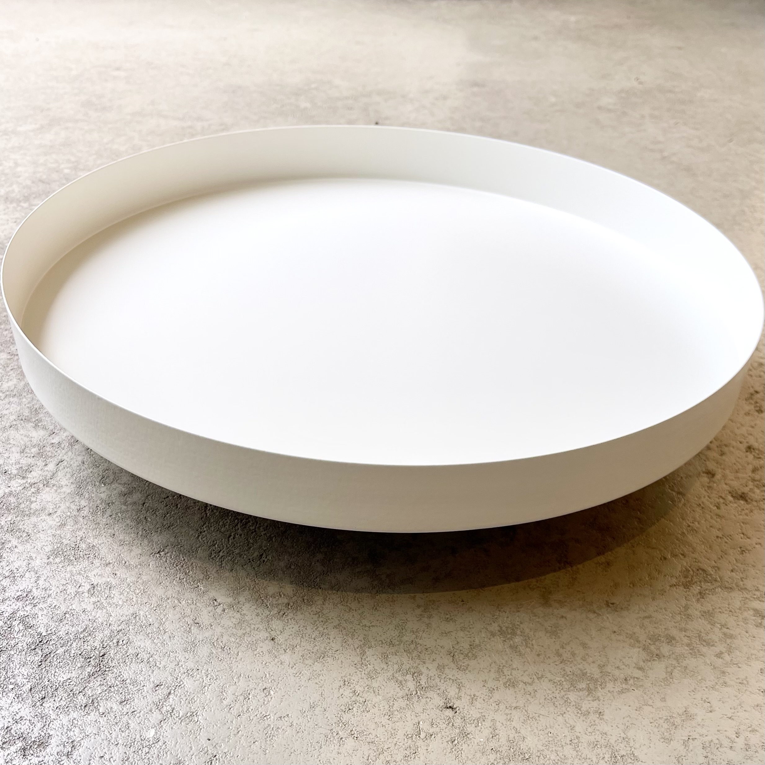 Metall-Tablett "Erik" auf Fuß D50cm, creme