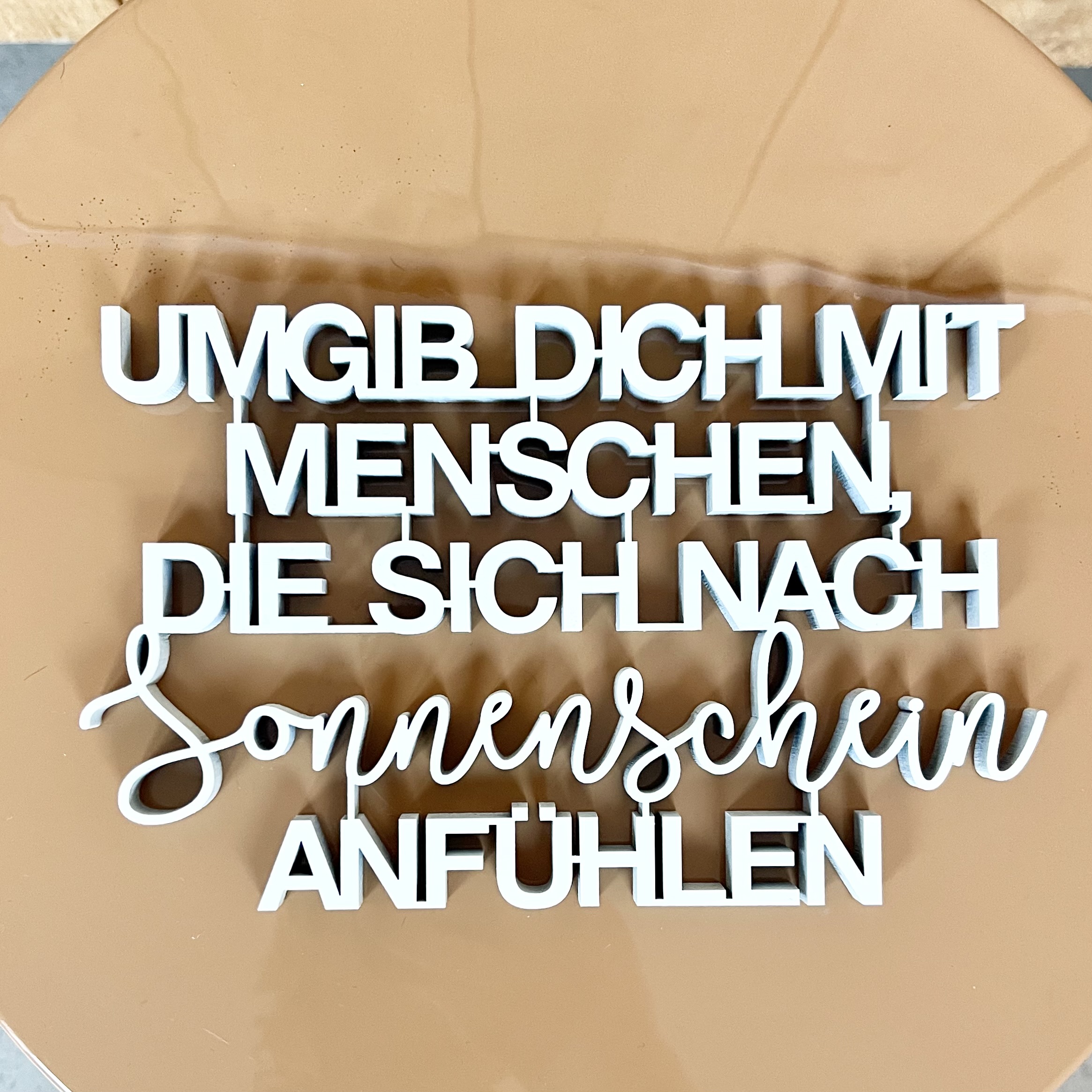 "Umgib dich mit Menschen, die sich nach Sonnenschein anfühlen" Weiß
