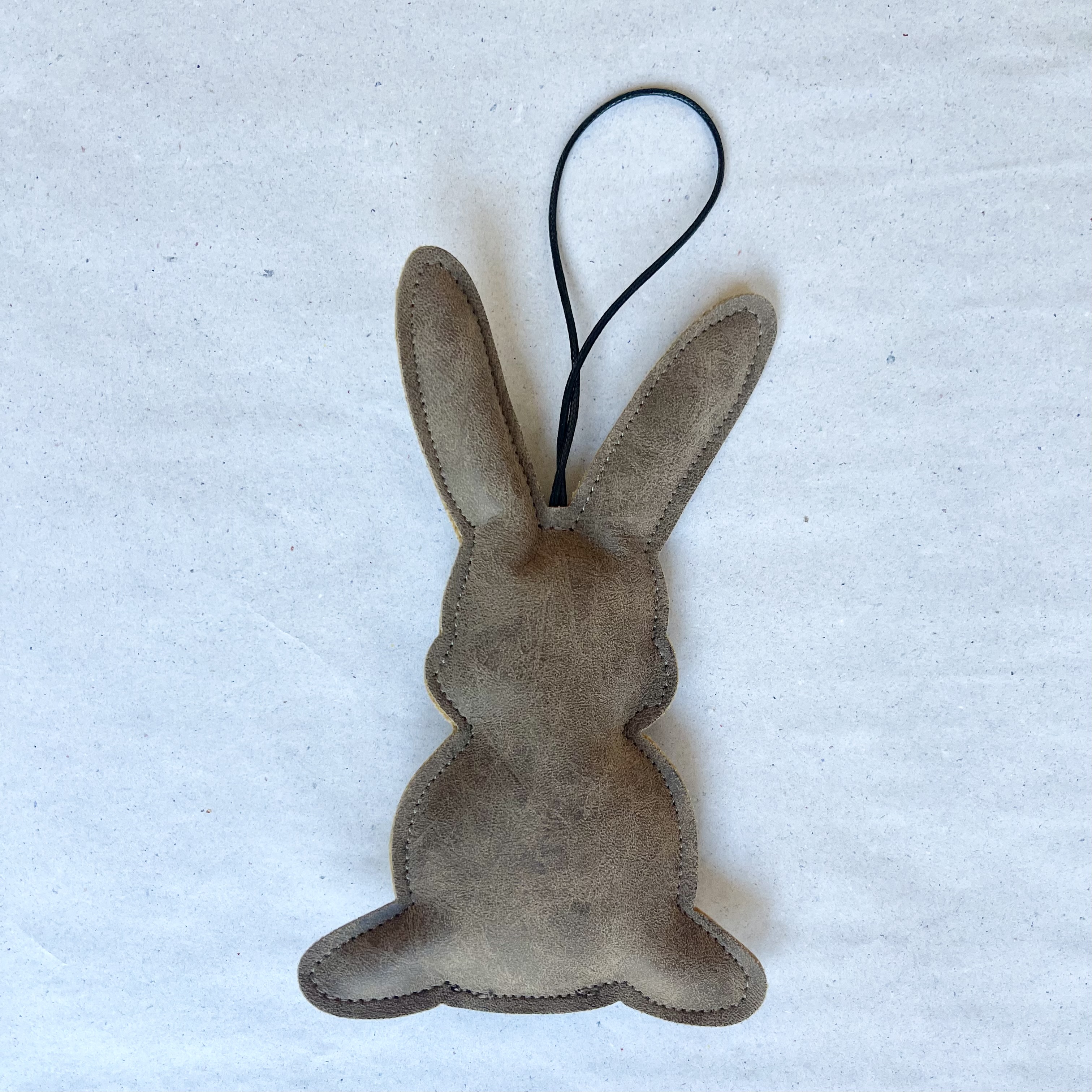 Kst.Leder Hase"Jonne",H17,5cm,dunkelbraun