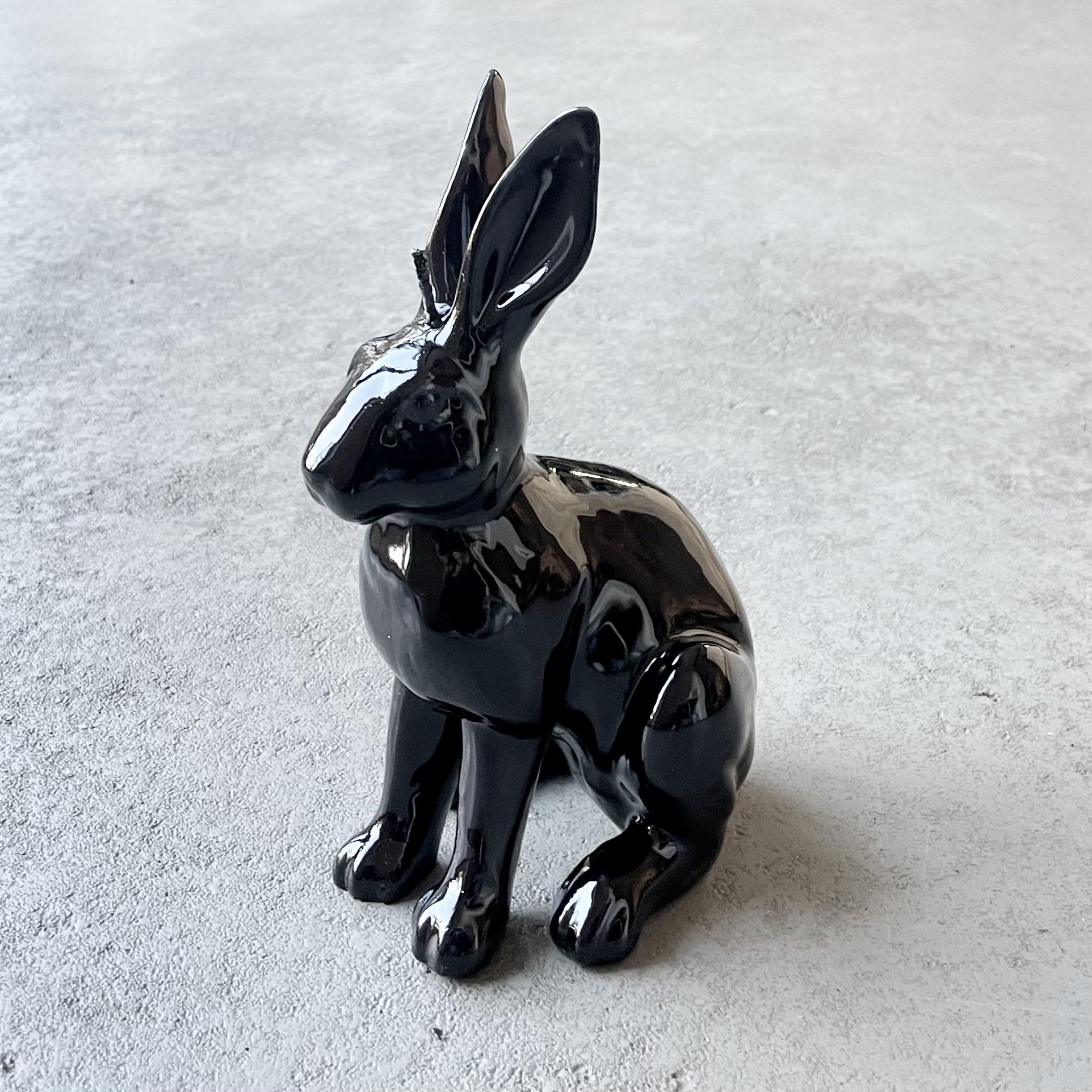 Hochglanz Objektkerze "Hase" H22cm, Schwarz