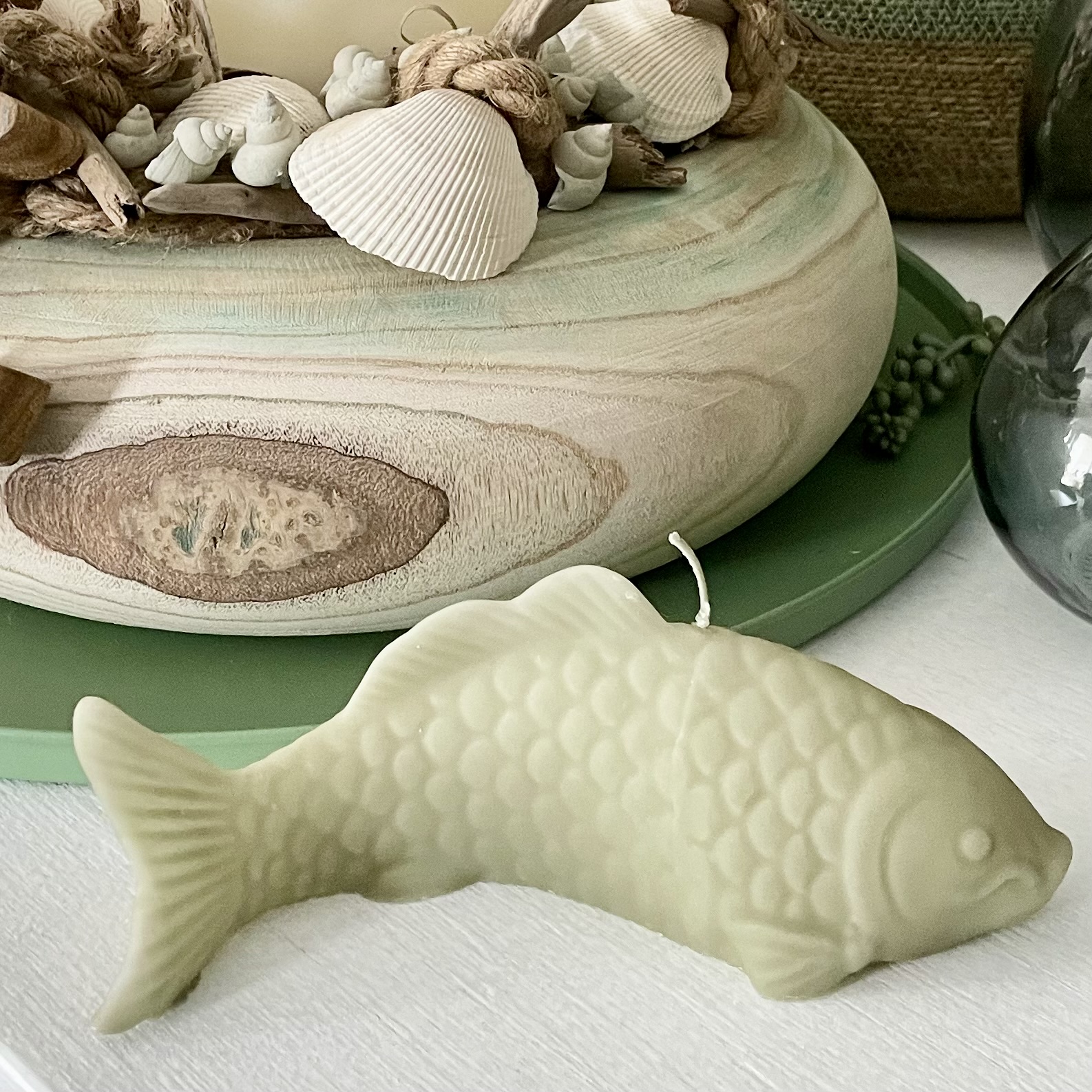 SAMT gelackte Objektkerze "Fisch" Fichte, L23cm