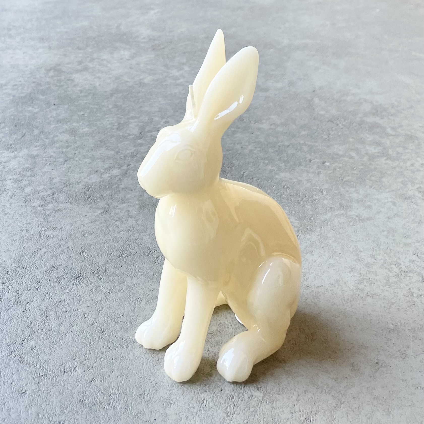 Hochglanz Objektkerze "Hase" H22cm, Quitte