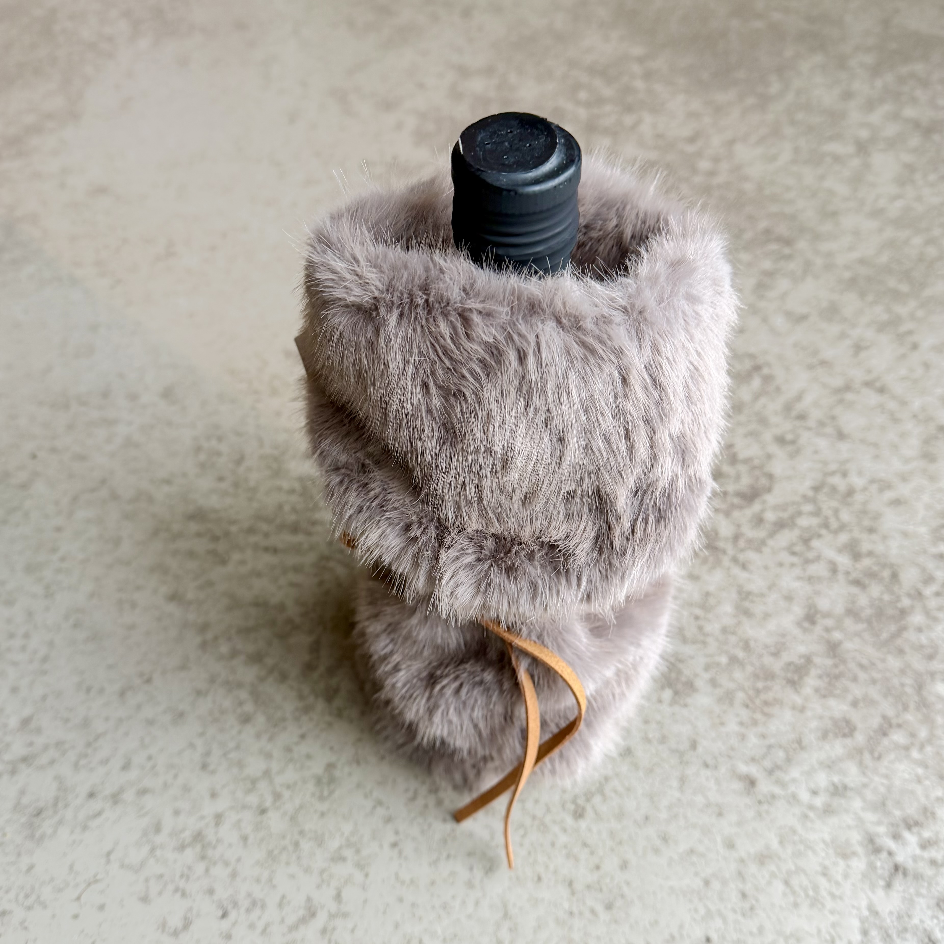 Kunstfell Flaschentasche, 15 mal 30cm, taupe