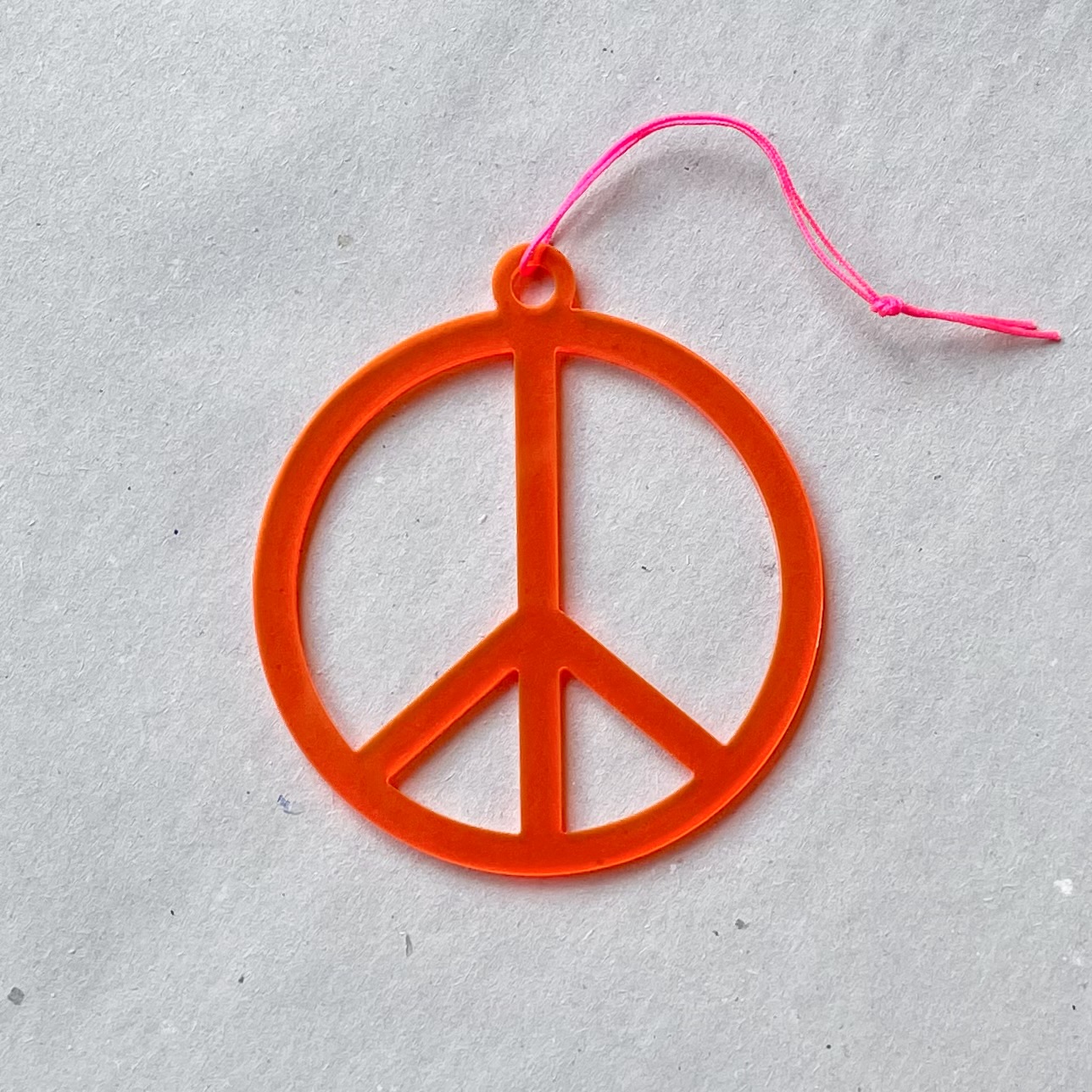 Peace-Zeichen aus Kunststoff D8cm, orange