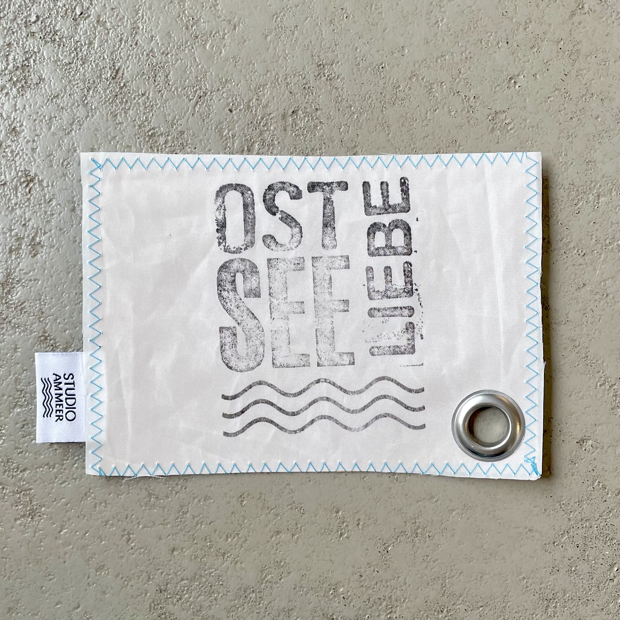 Segeltuch Postkarte "OSTSEE LIEBE" L15cm, weiß/blau/schwarz