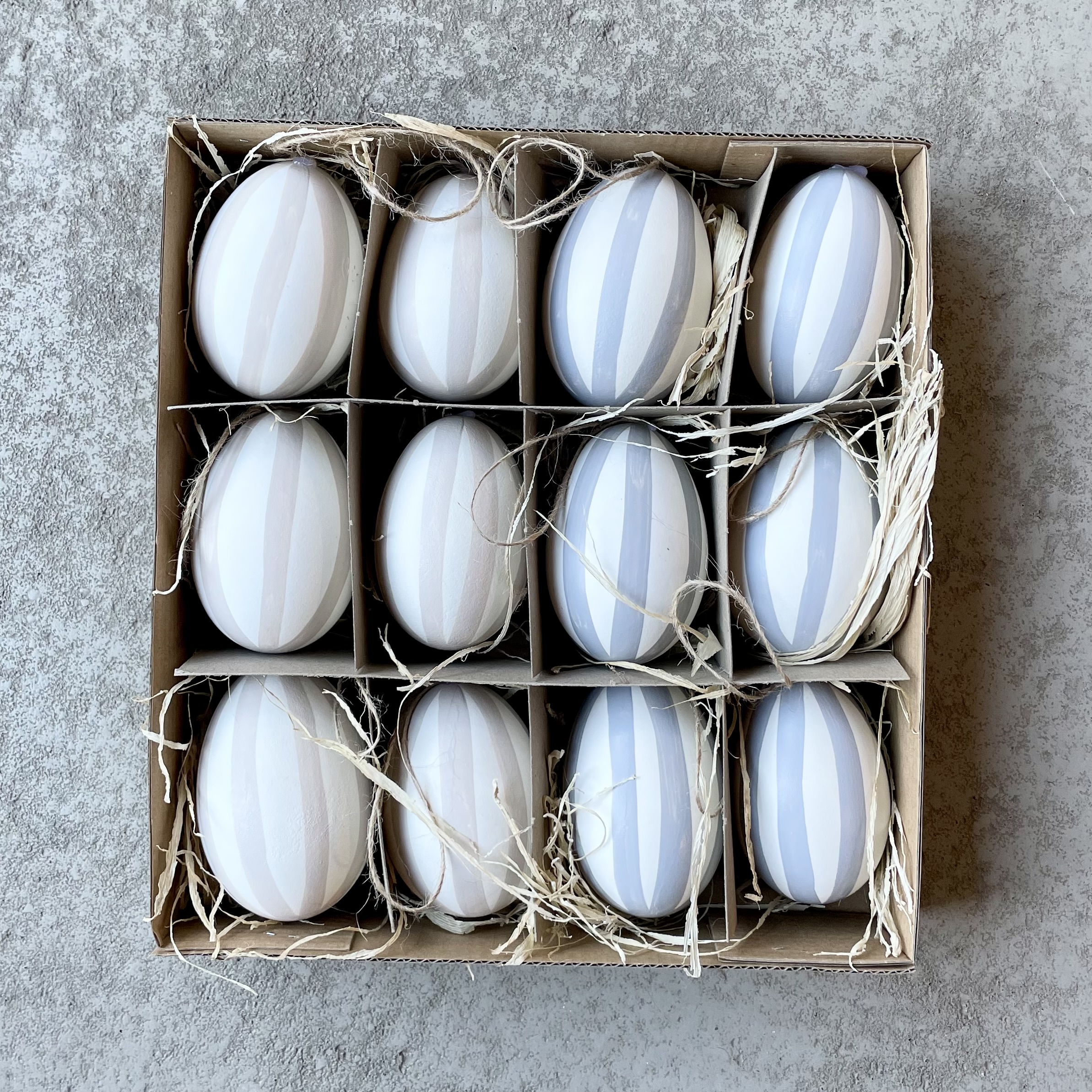 Gänseei-Box 12St. "Stripes" zwei Farben, H8cm, hellgrau/grau