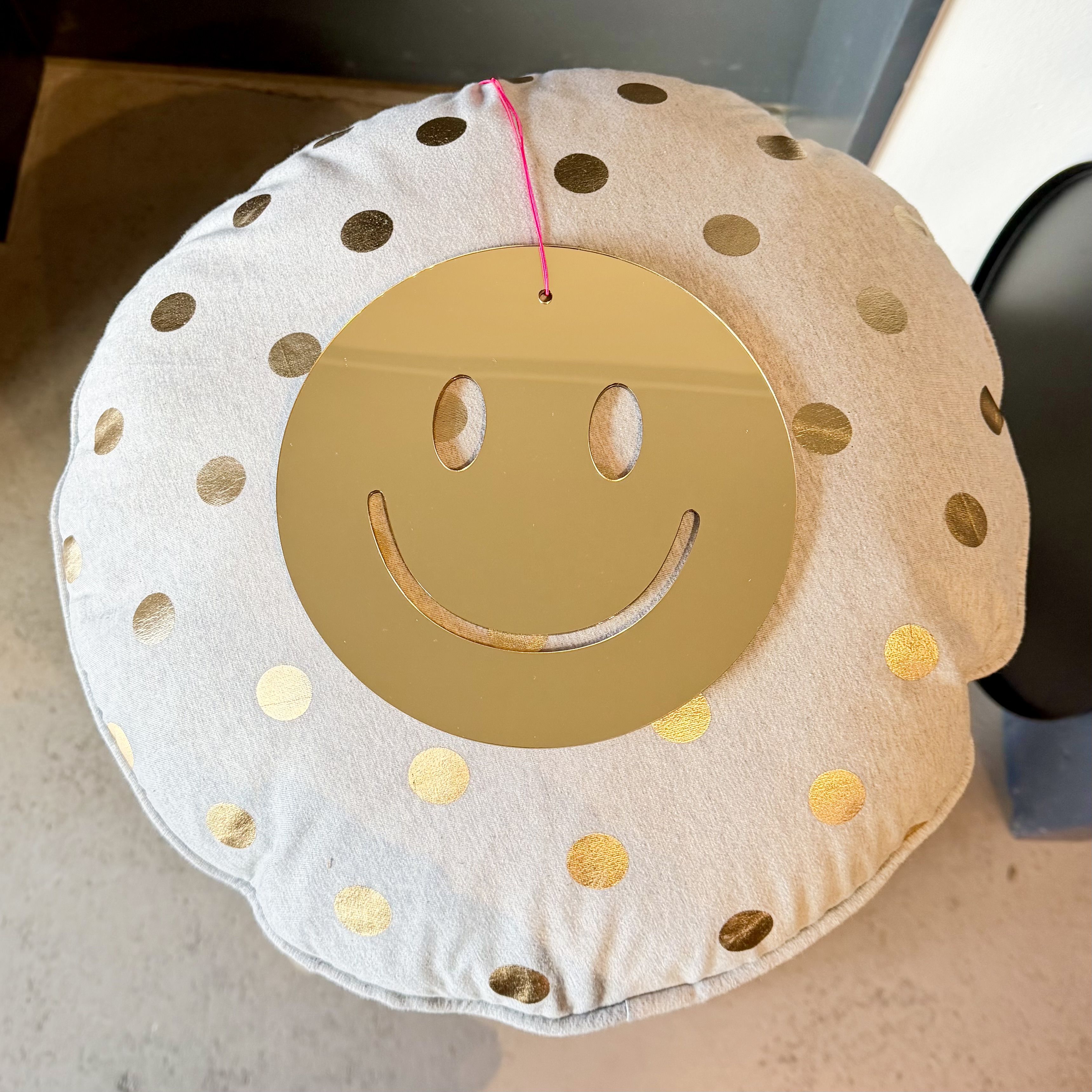 Hänger Smiley 20cm, Spiegelgold