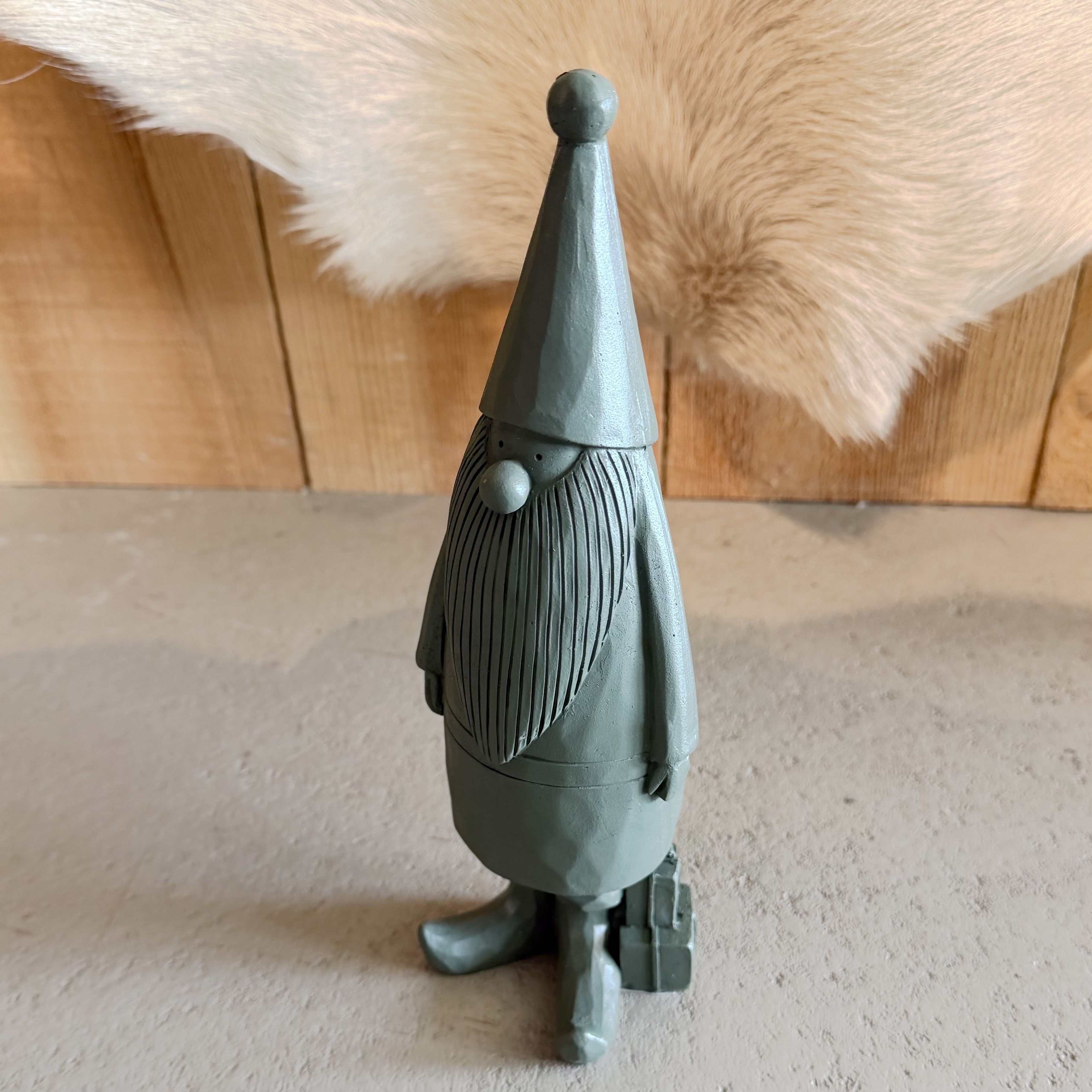 Poly Santa "Gino" Geschenk, H27cm, dk.grün