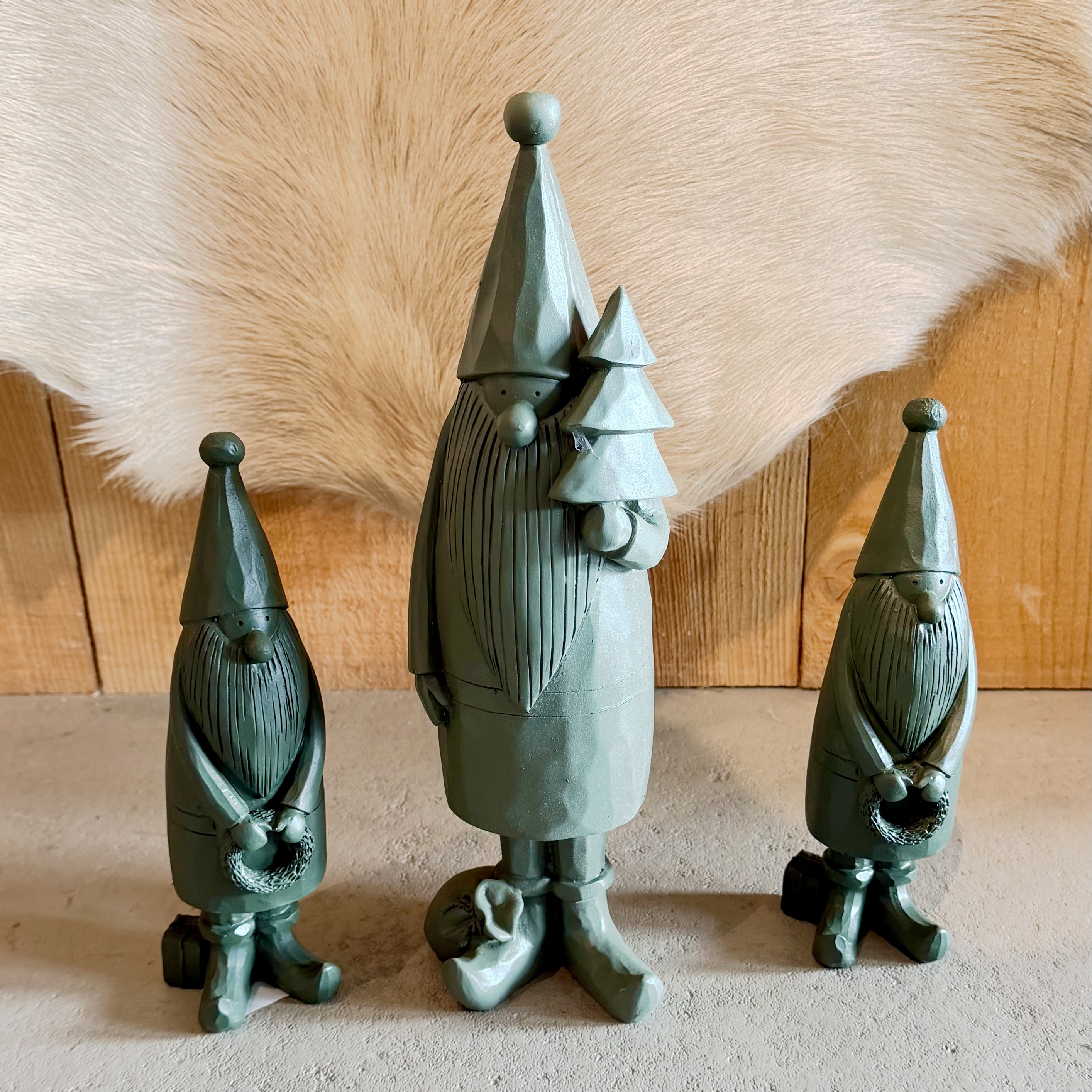 Poly Santa "Gino" Tanne, H32cm, dk.grün