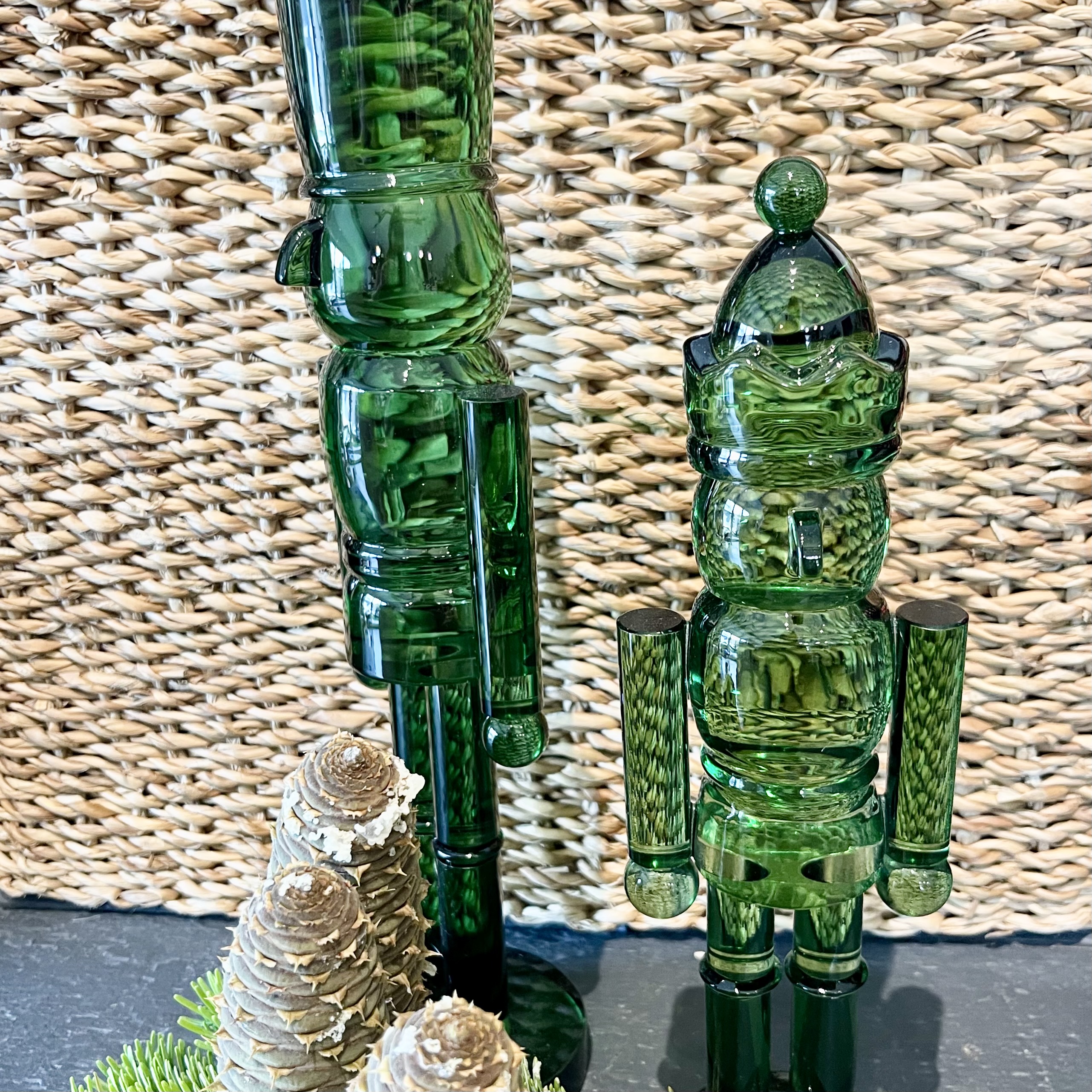Gl. Nusskn. "Saide" D7,5 H25cm, grün