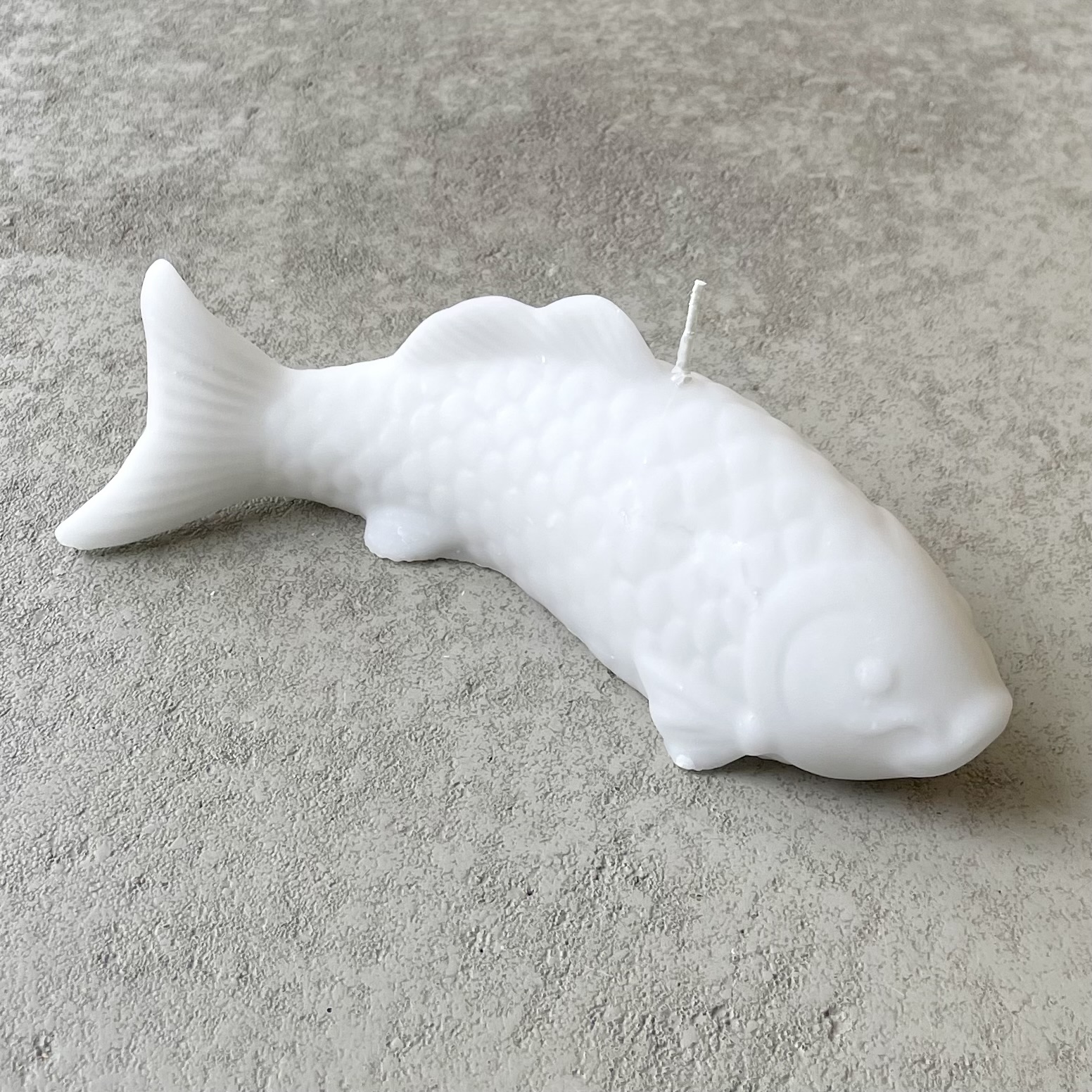 SAMT gelackte Objektkerze "Fisch" Leinen, L23cm