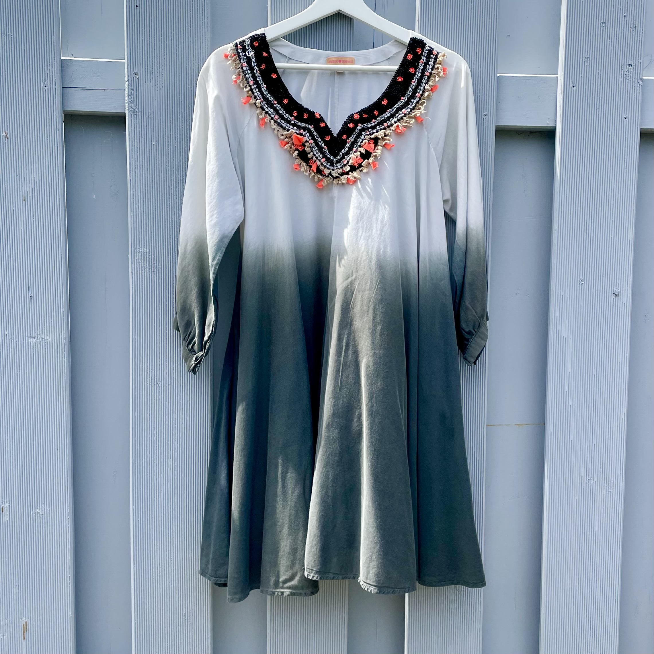 Imke's Vintage-Kollektion "Kleid von Anouk & Grewal " Gr. S Farbverlauf Grautöne mit Besatz am Ausschnitt