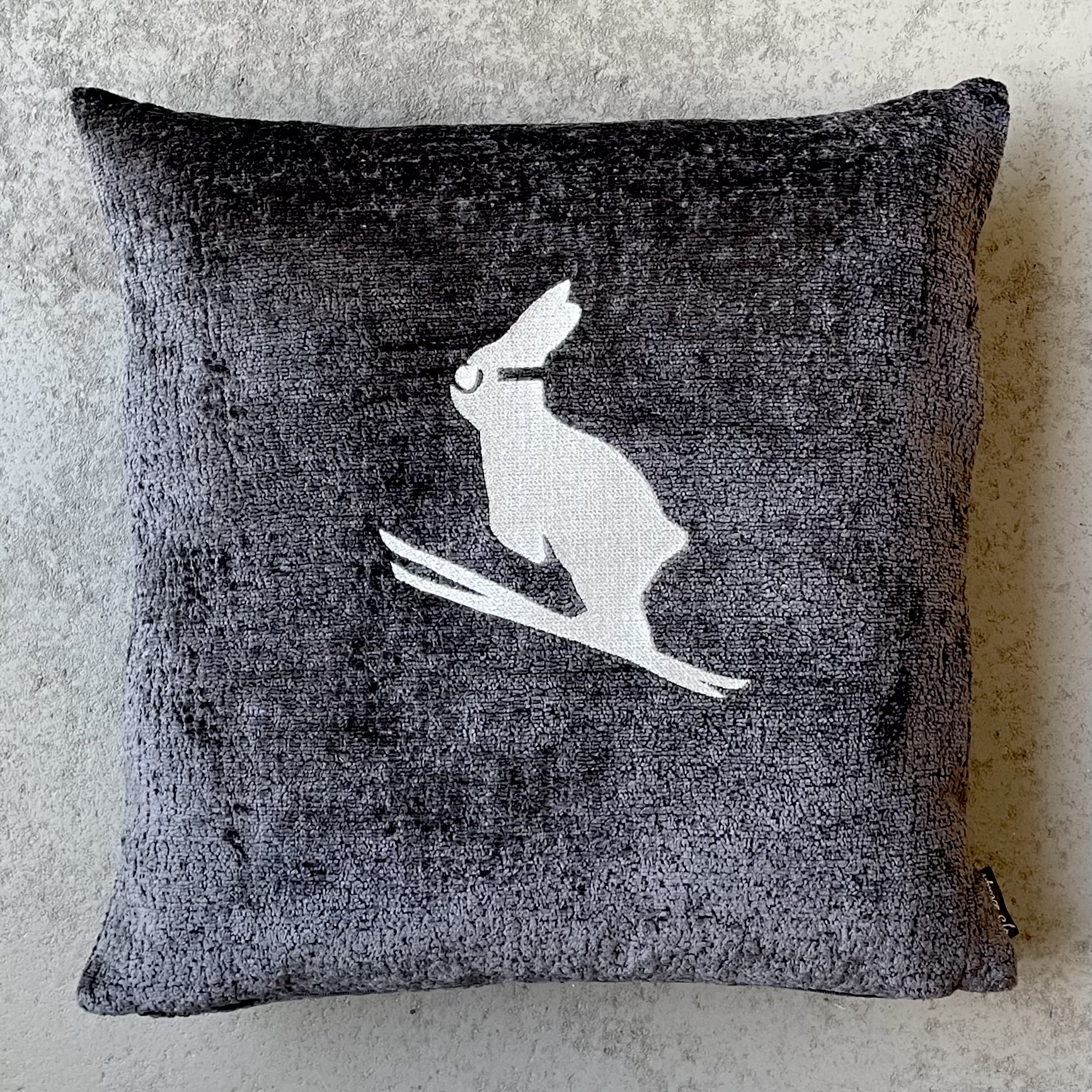 Kissen mit Füllung "Ski-Hase" 40x40cm, grau/creme