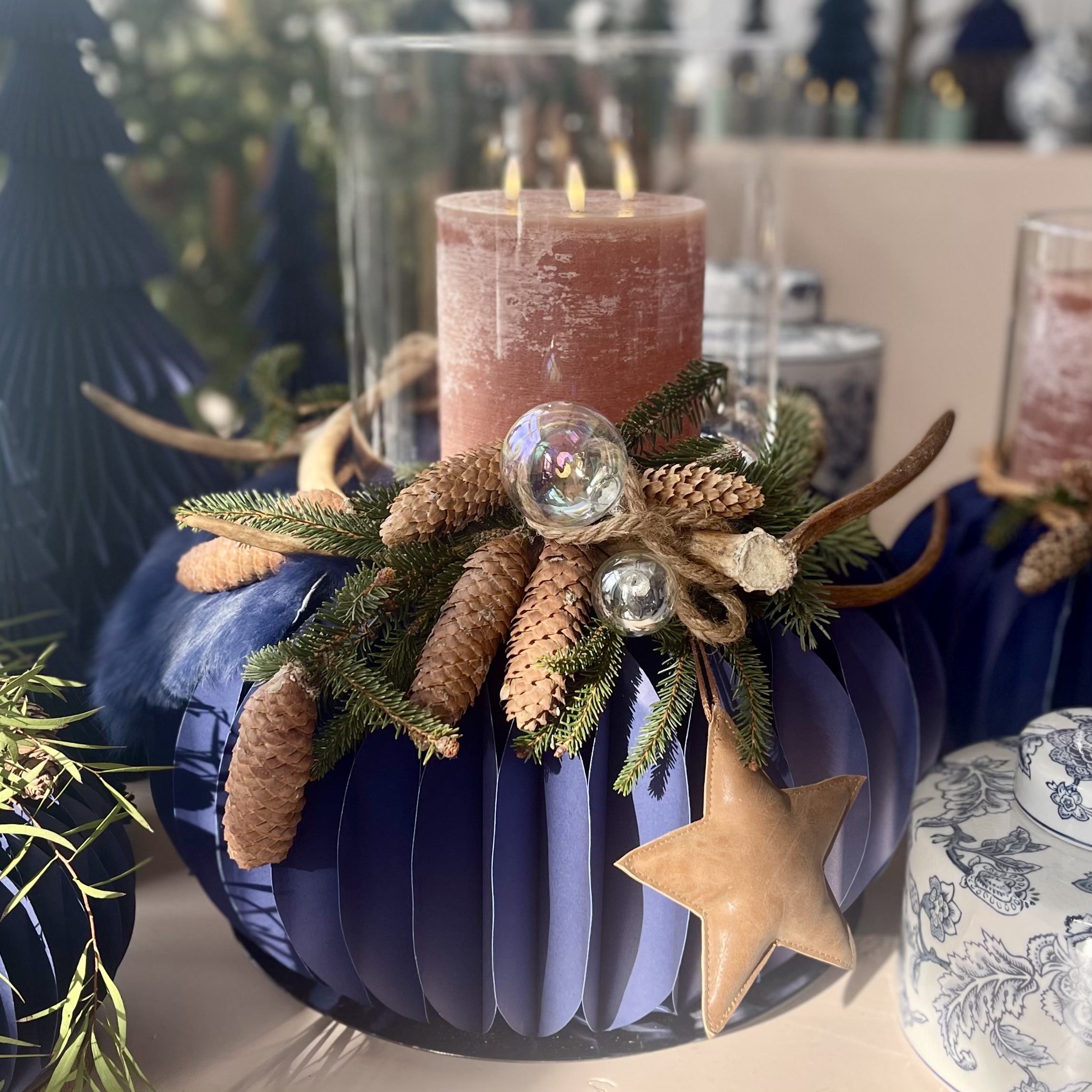 Pap. Sockel ''Dacia'' D50cm, dunkelblau