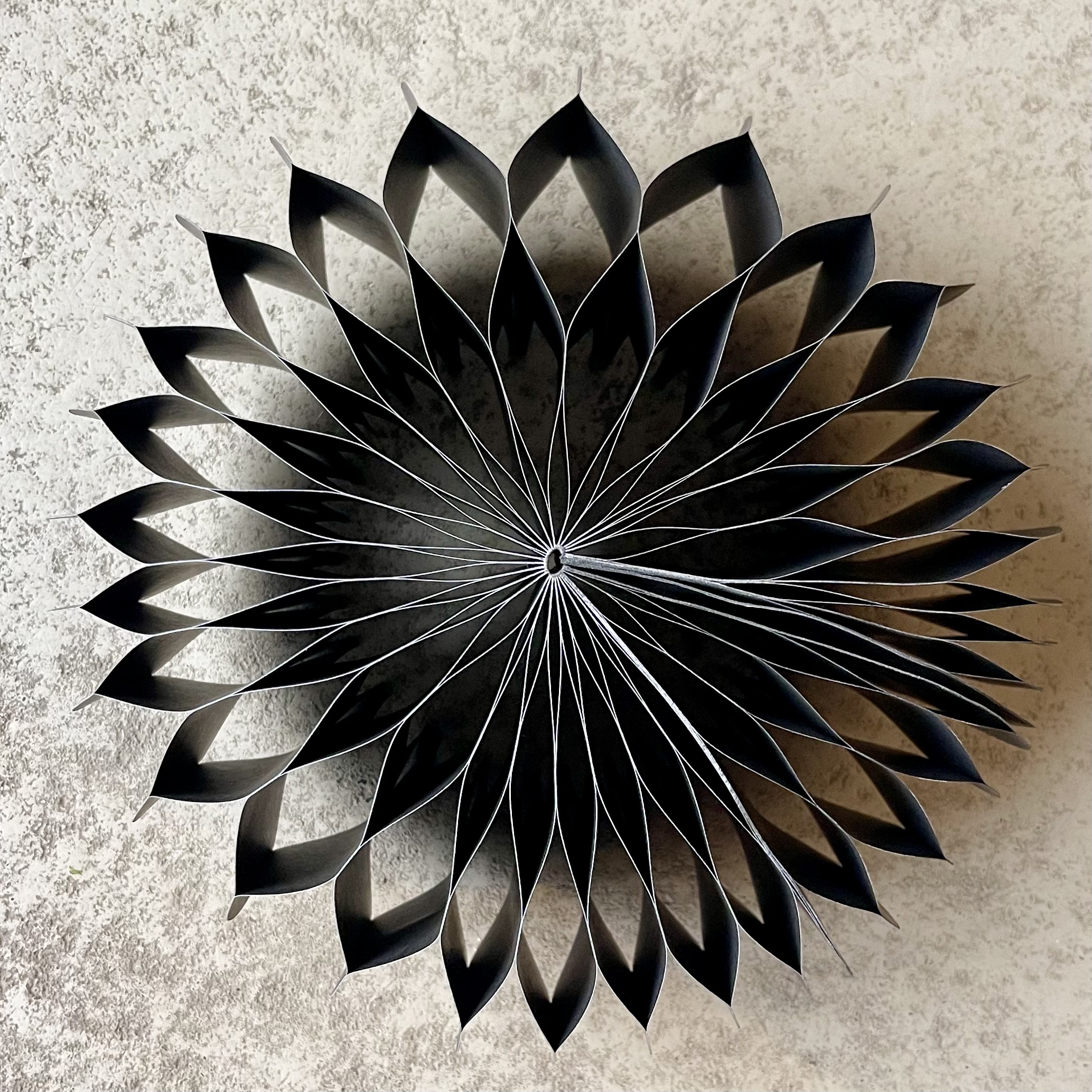 Pap.Sockel"Dacia",D28H13cm, schwarz