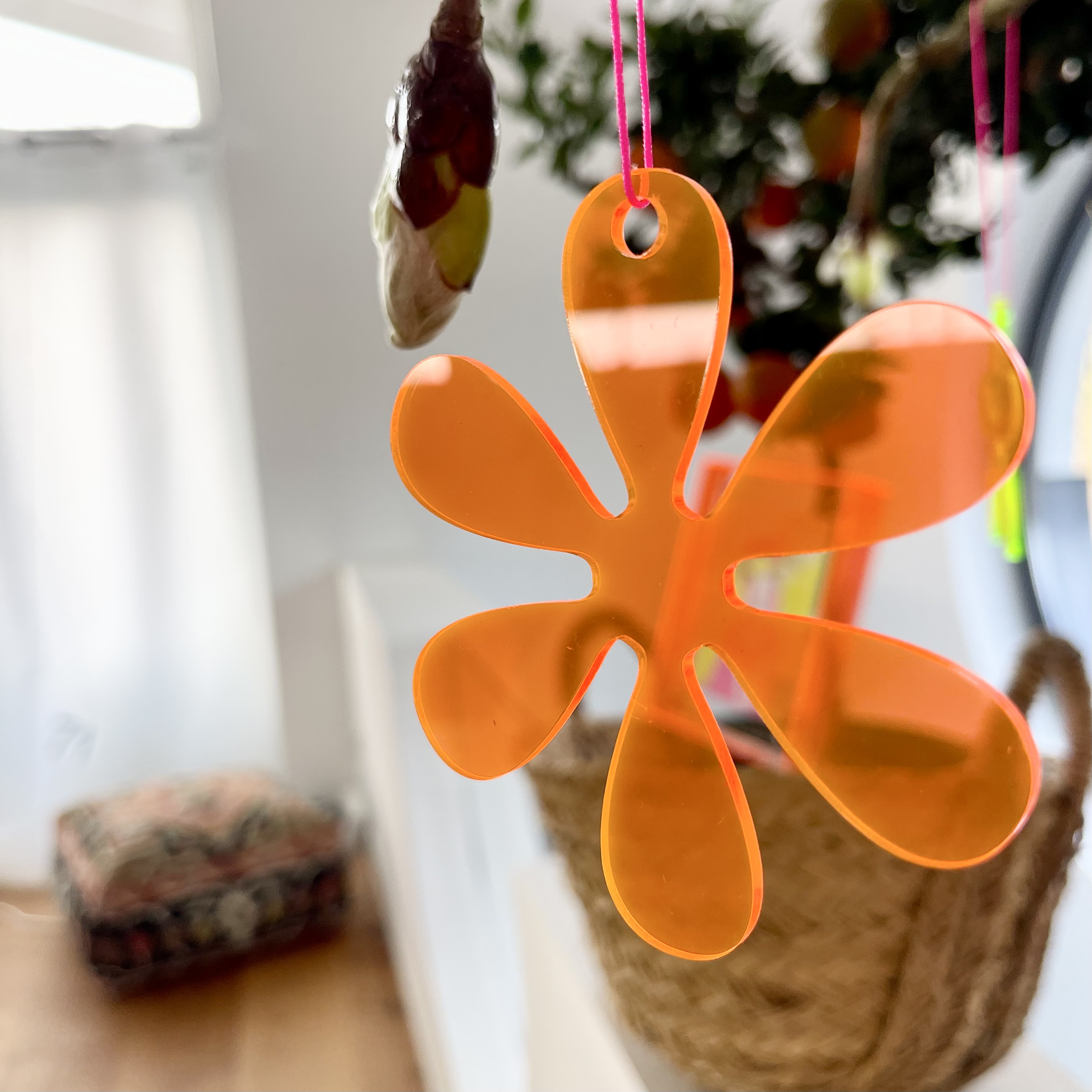 Hänger Blume 9cm Neon Orange 6 blättrig