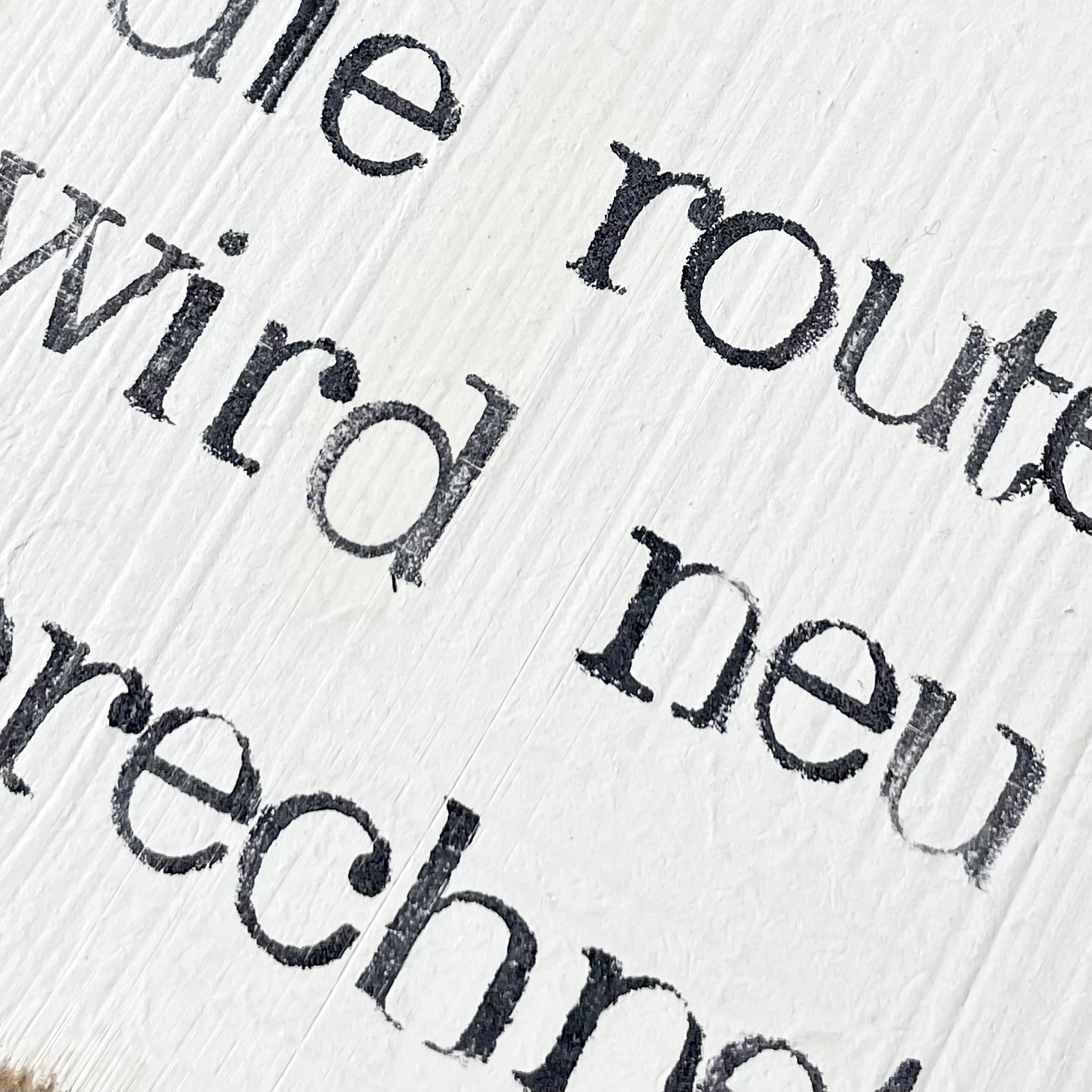 Textplatte "die route wird neu berechnet" 10x10cm, weiß/schwarz