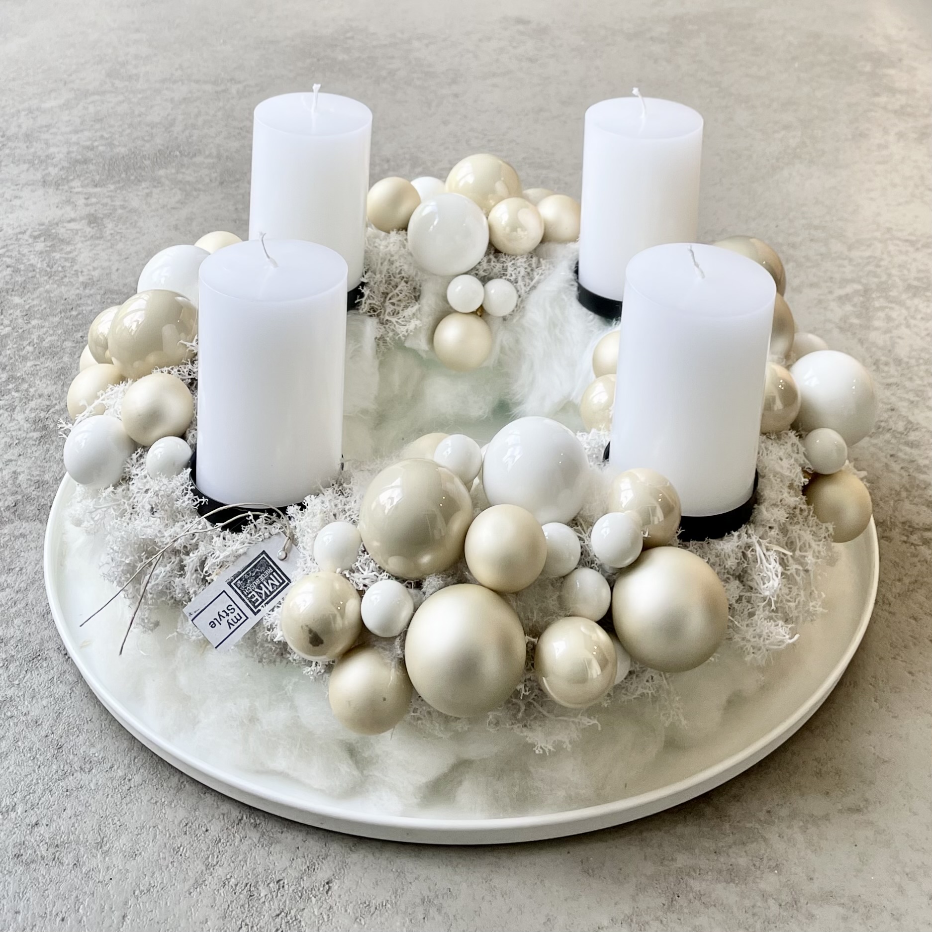 Großer Adventskranz "Kugelmeer" mit vier Kerzen D50cm, weiß/creme