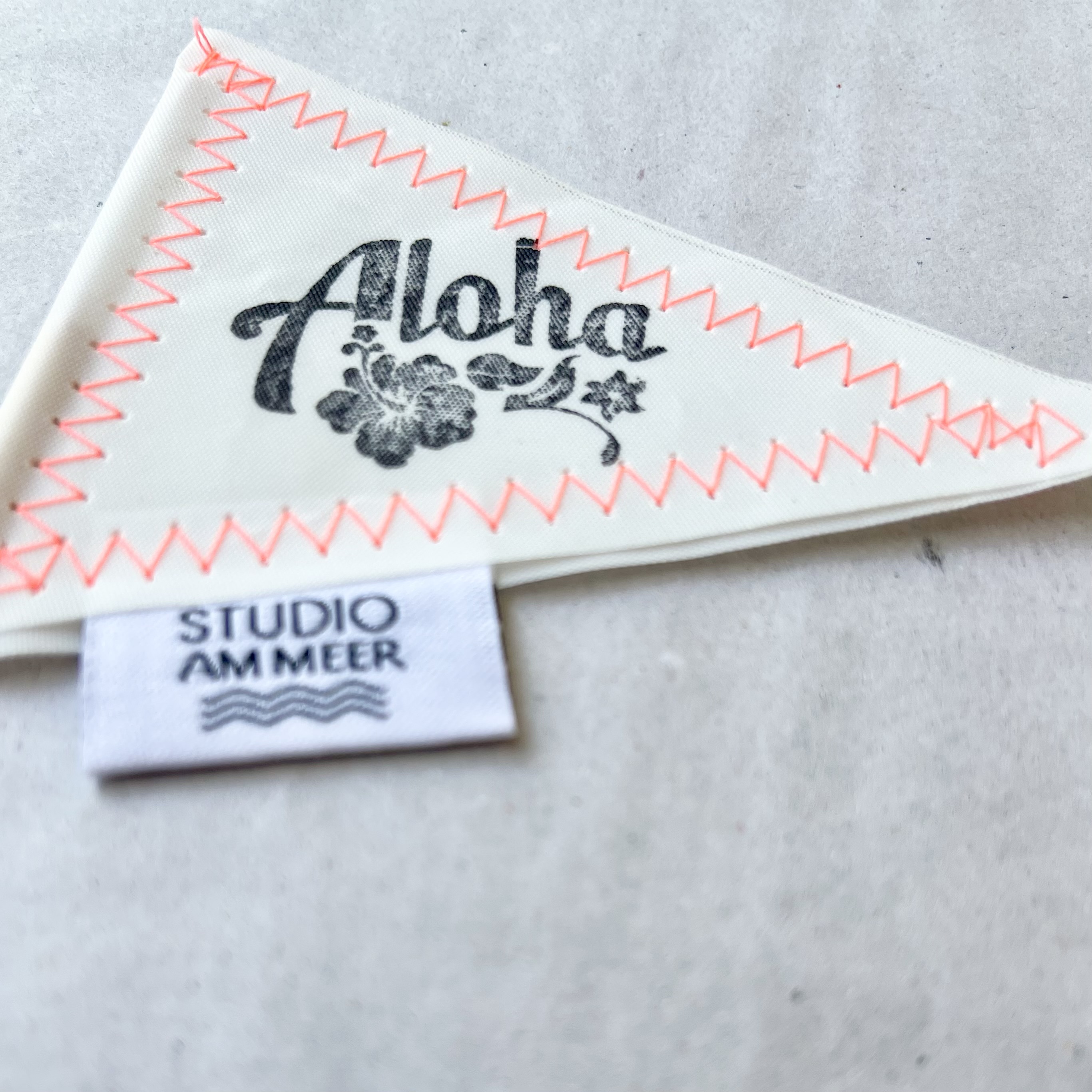 Segeltuch Deko-Fähnchen "Aloha" L29,5cm, weiß/orange/schwarz