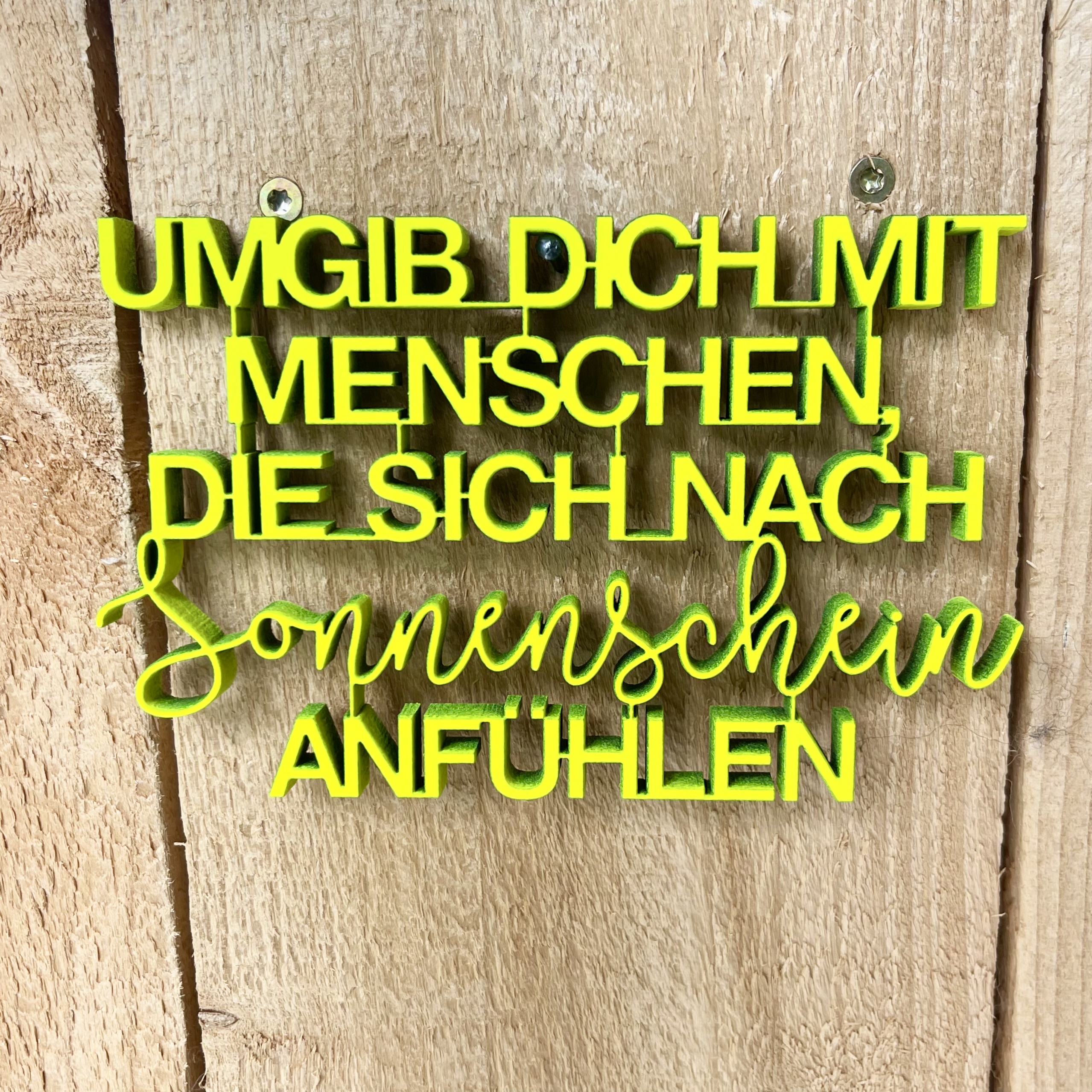 "Umgib dich mit Menschen, die sich nach Sonnenschein anfühlen" Neongelb