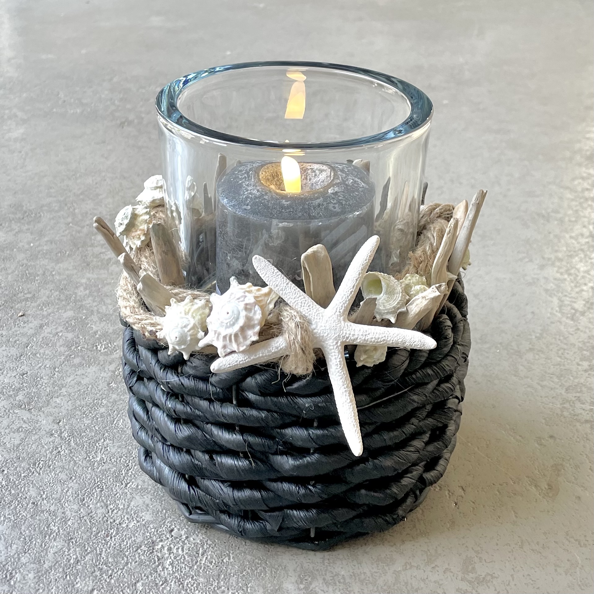 Sommerliches Windlicht "Seestern" D16cm mit LED-Kerze schwarz/natur