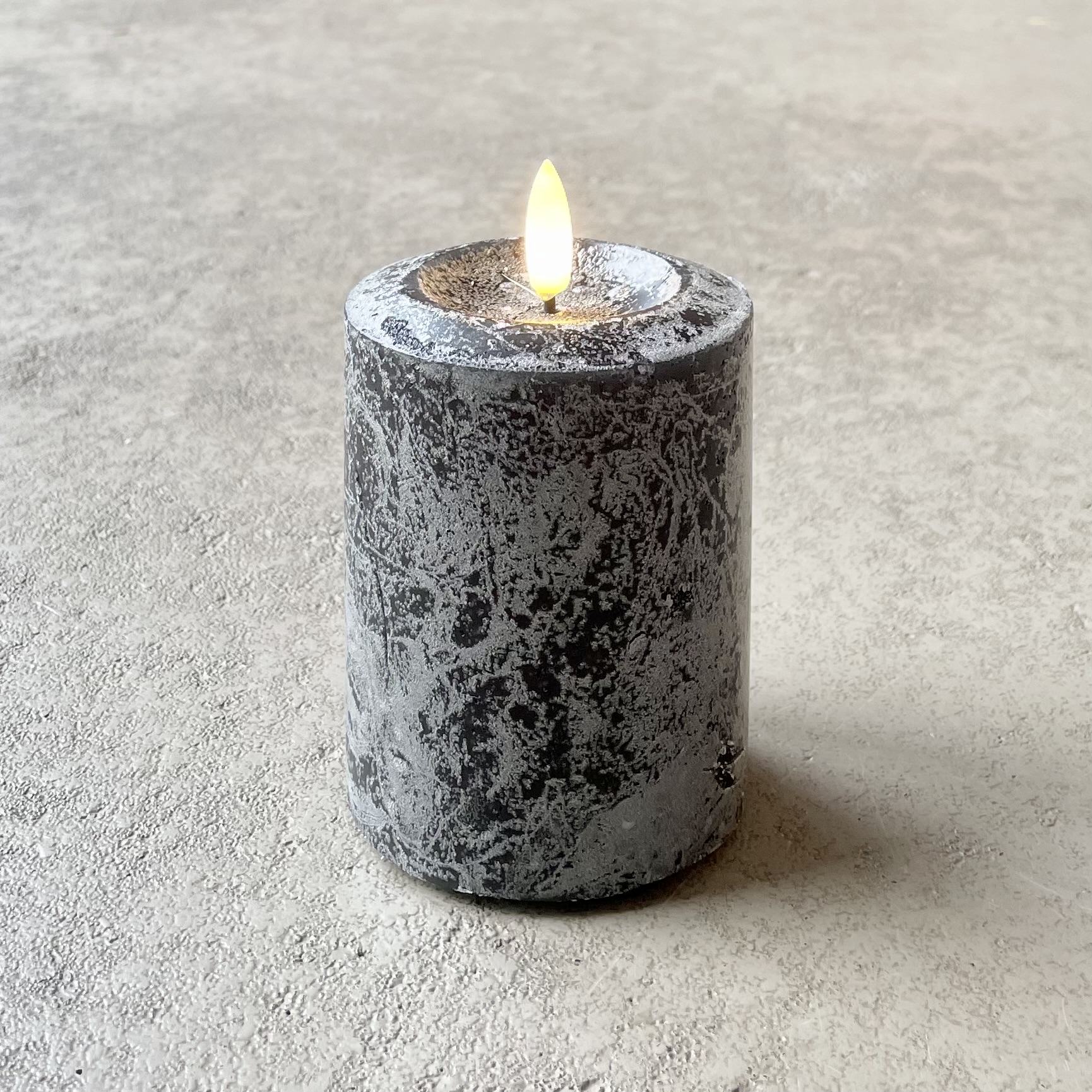LED-Kerze "Florale" H10cm, black frosted finished